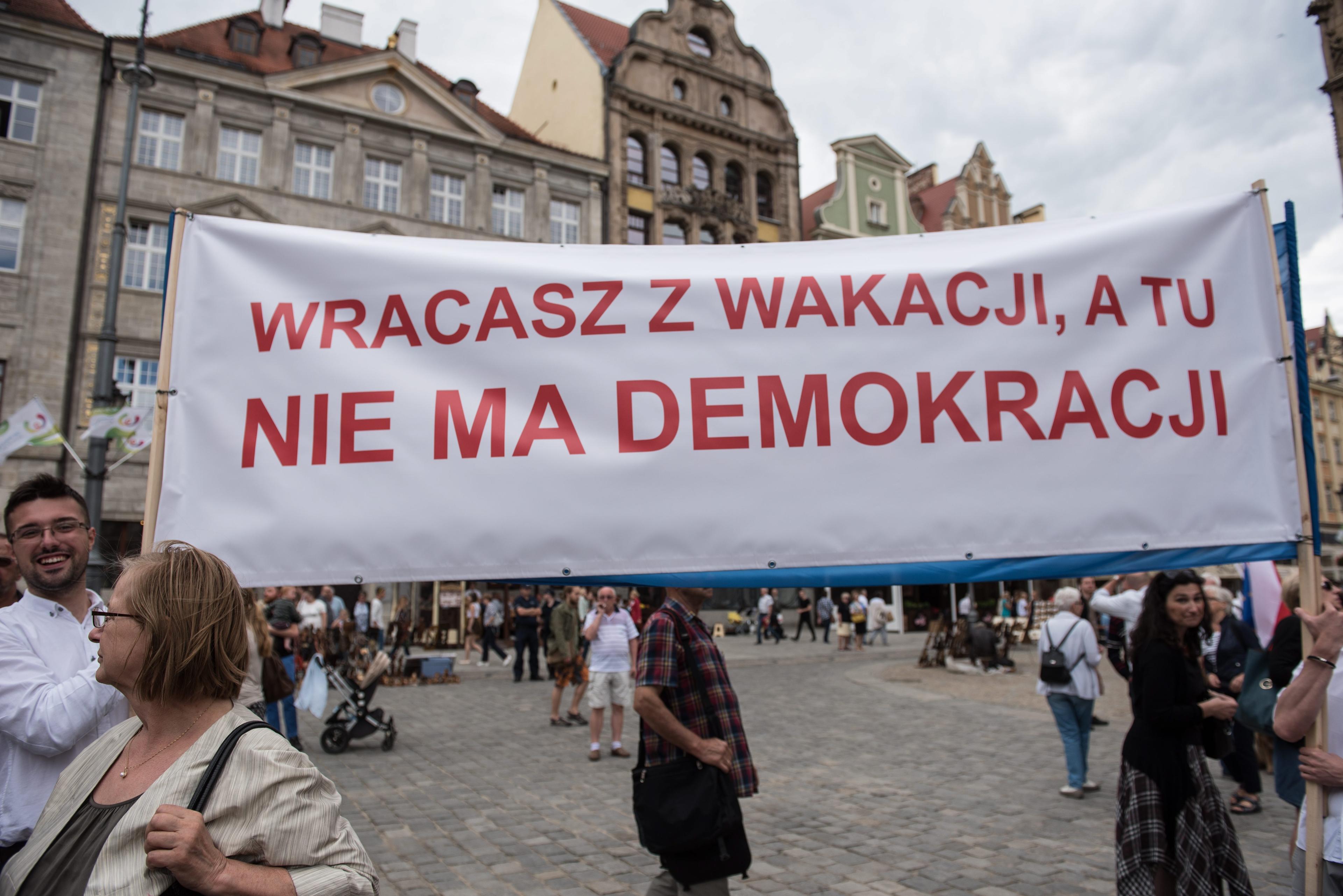 15.07.2017 Wroclaw , Rynek . Manifestacja " W obronie sadow " .
fot . Kornelia Glowacka-Wolf / Agencja Gazeta