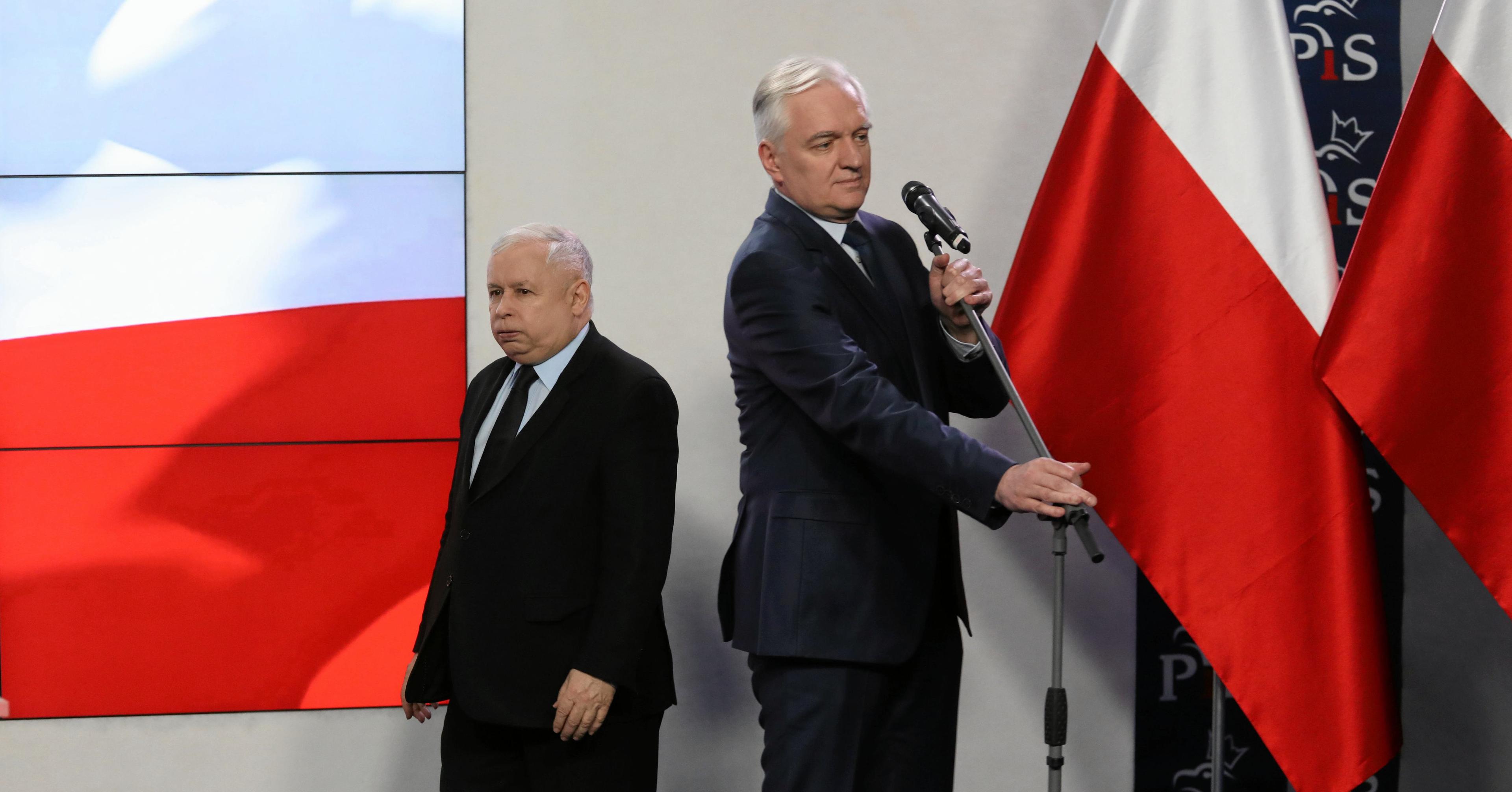 Jarosław Kaczyński i Jarosław Gowin, PiS obwinia PKW i samorządy