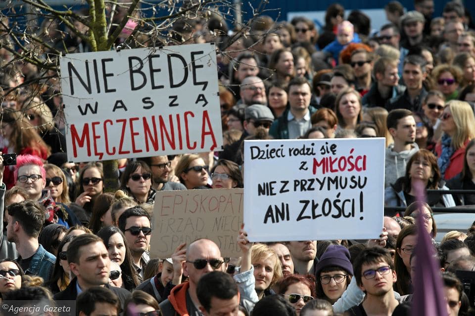 Zdjęcie z protestów przeciwko zaostrzeniu ustawy aborcyjnej