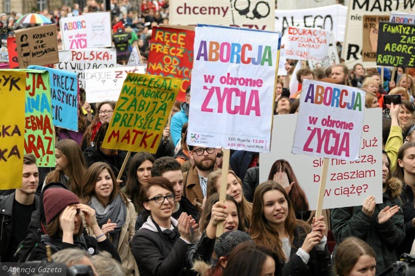 protest przeciwko zakazowi aborcji