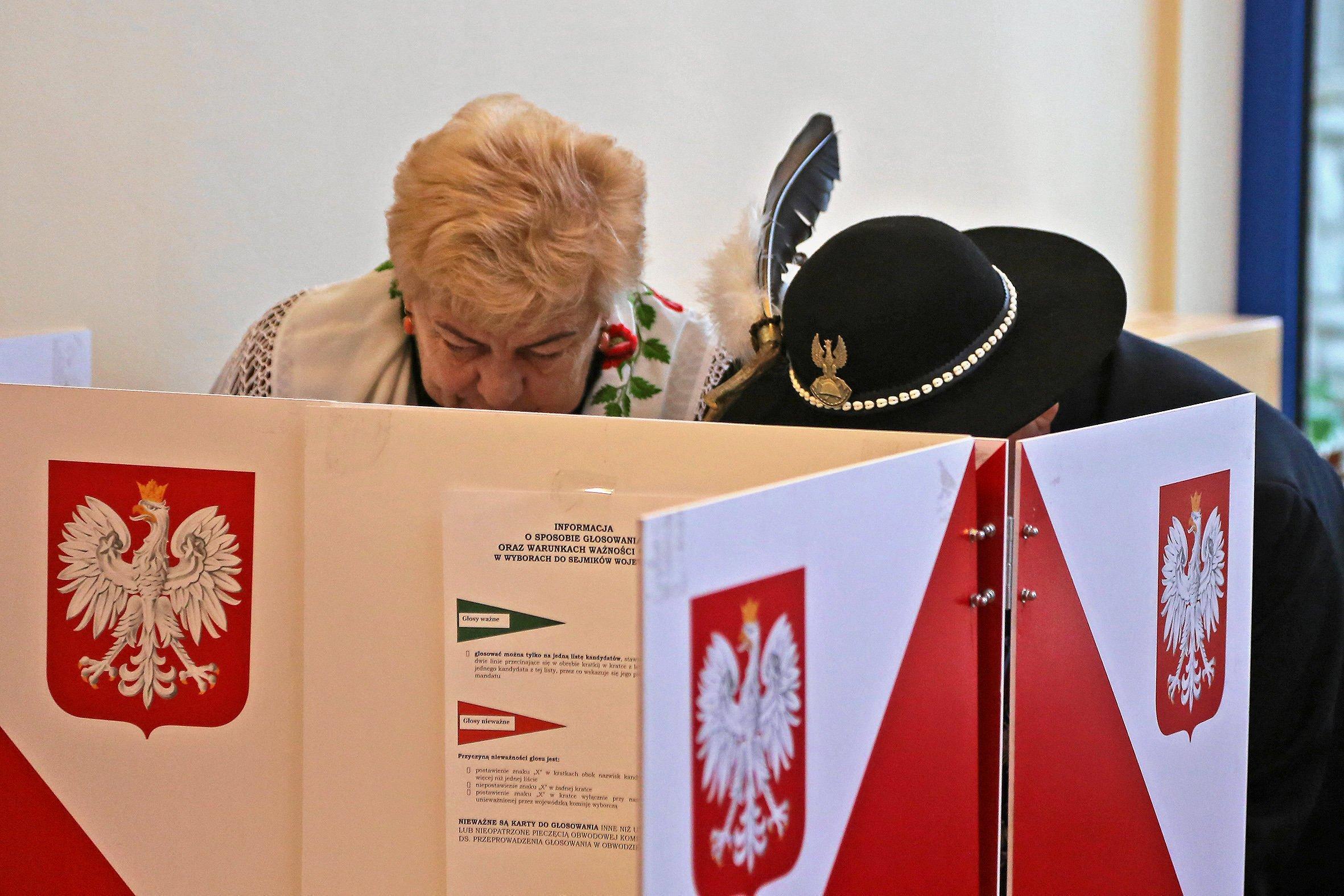 21.10.2018 Zab . Gorale przy urnach wyborczych wybieraja swoich przedstawicieli do wladz samorzadowych
Fot. Marek Podmokly / Agencja Gazeta  

Poland local elections 2018