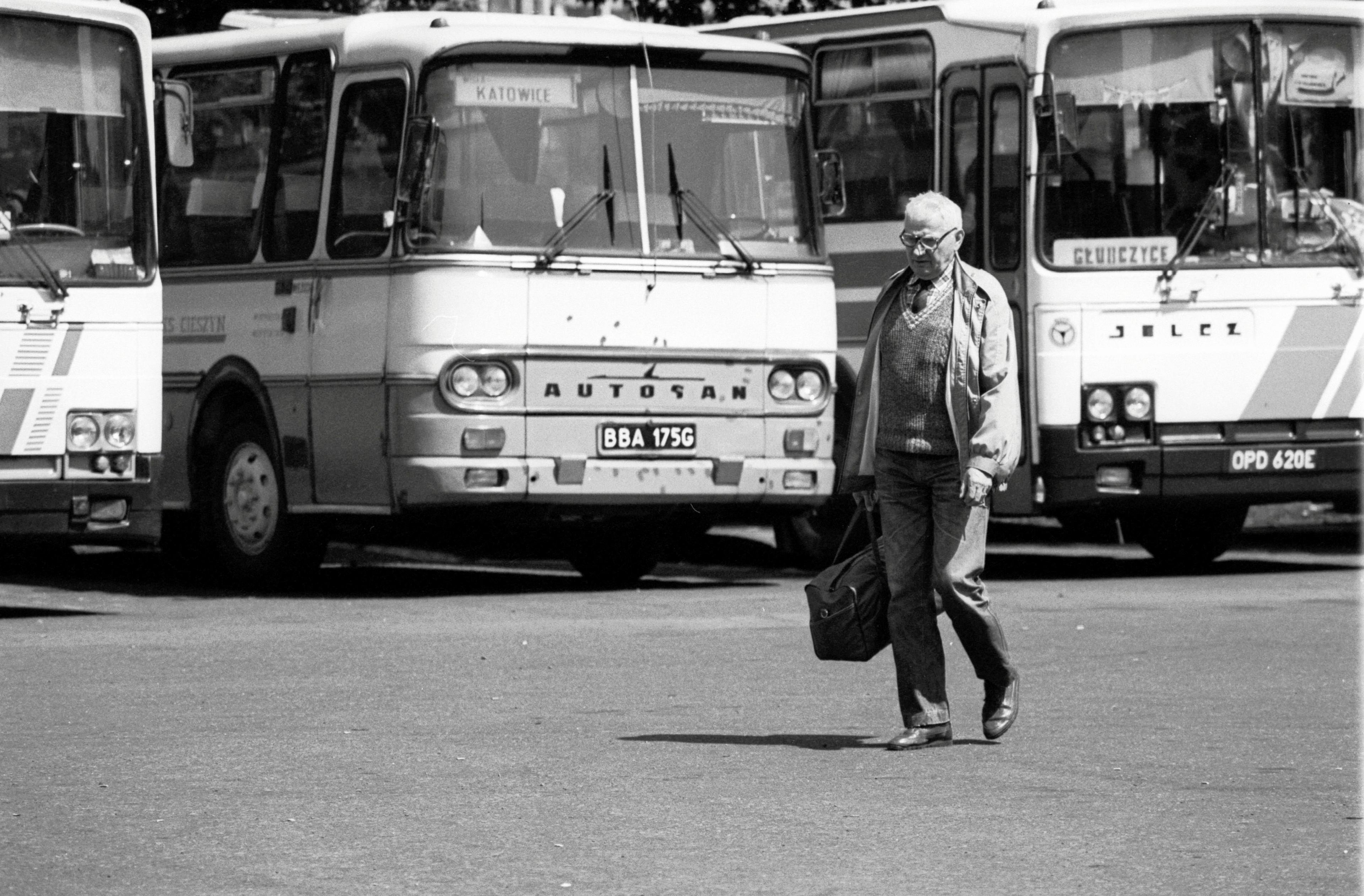 04.05.1994 Katowice , autobusy na dworcu PKS .  
Fot. Miroslaw Noworyta / Agencja Gazeta