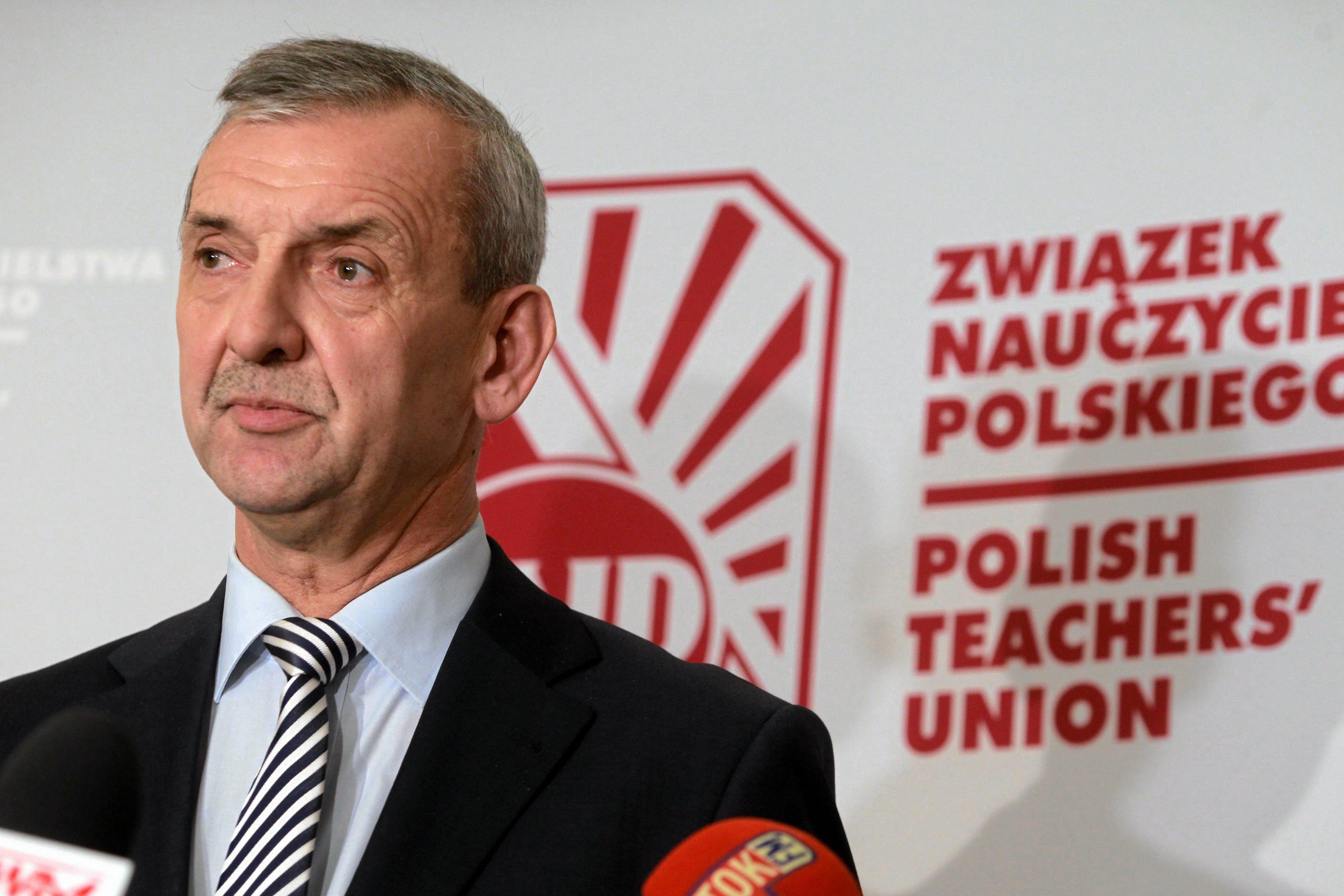 16.10.2017 Warszawa . Przewodniczacy ZNP Slawomir Broniarz podczas konferencji prasowej nt. etyki nauczycieli .
Fot.  Przemek Wierzchowski / Agencja Gazeta
 *** Local Caption *** hniki Warszawa