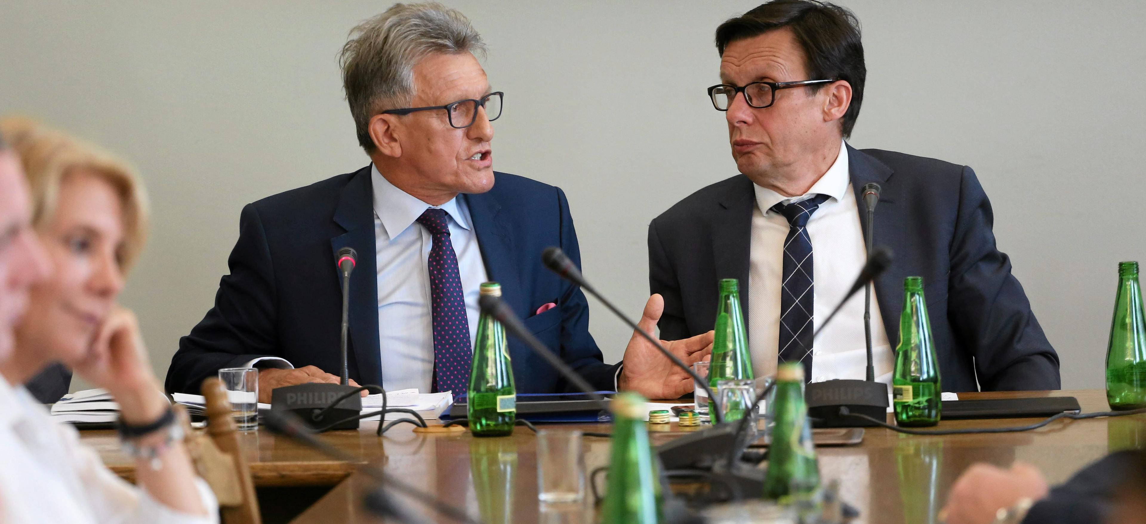 20.07.2016 Warszawa , Sejm . Przewodniczacy Stanislaw Piotrowicz i Marek Ast podczas posiedzenia polaczonych Komisji Ustawodawczej i Sprawiedliwosci i Praw Czlowieka . Tematem posiedzenia byl Trybunal Konstytucyjny .
Fot . Slawomir Kaminski / Agencja Gazeta