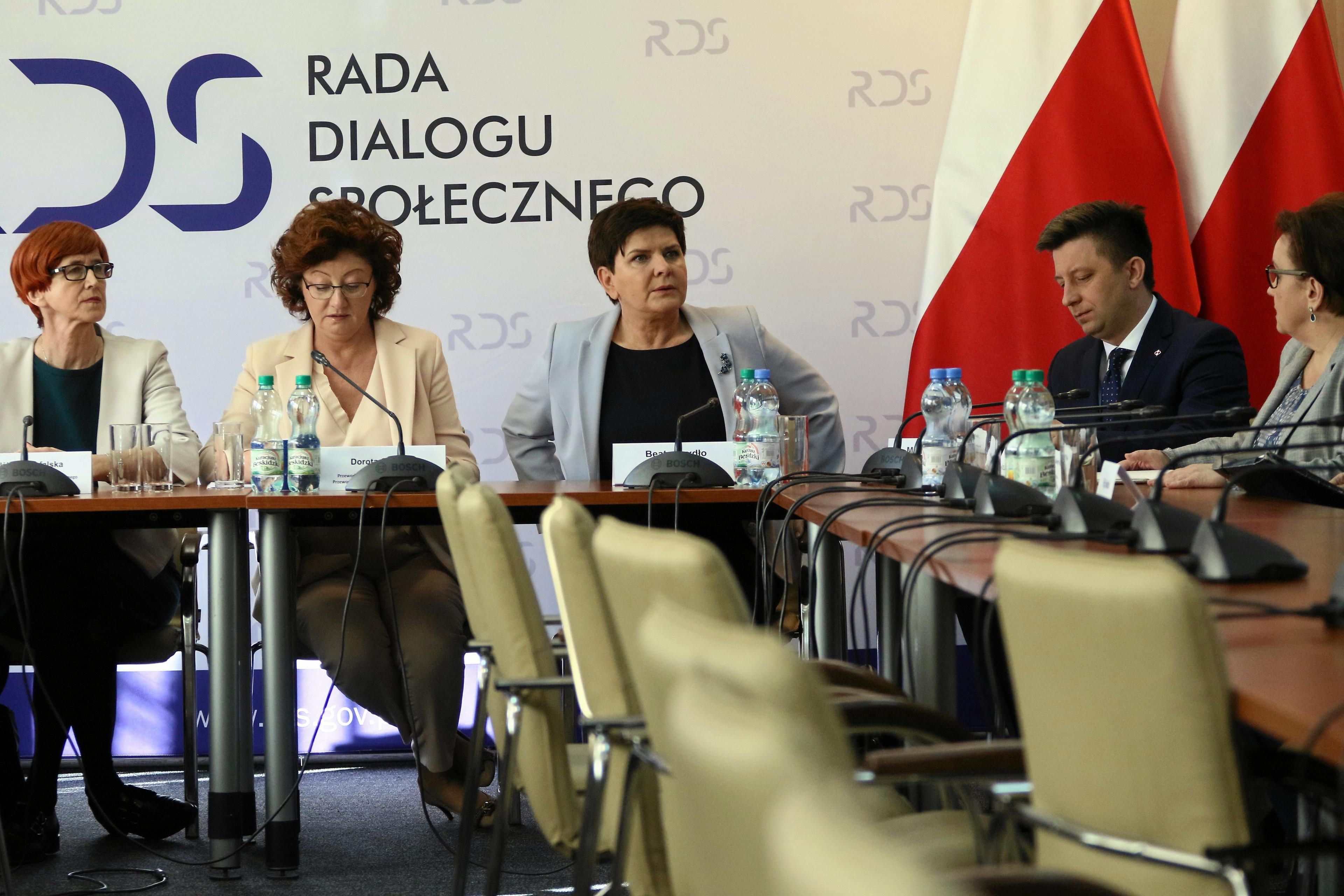 Beata Szydło podczas negocjaacji z nauczycielami