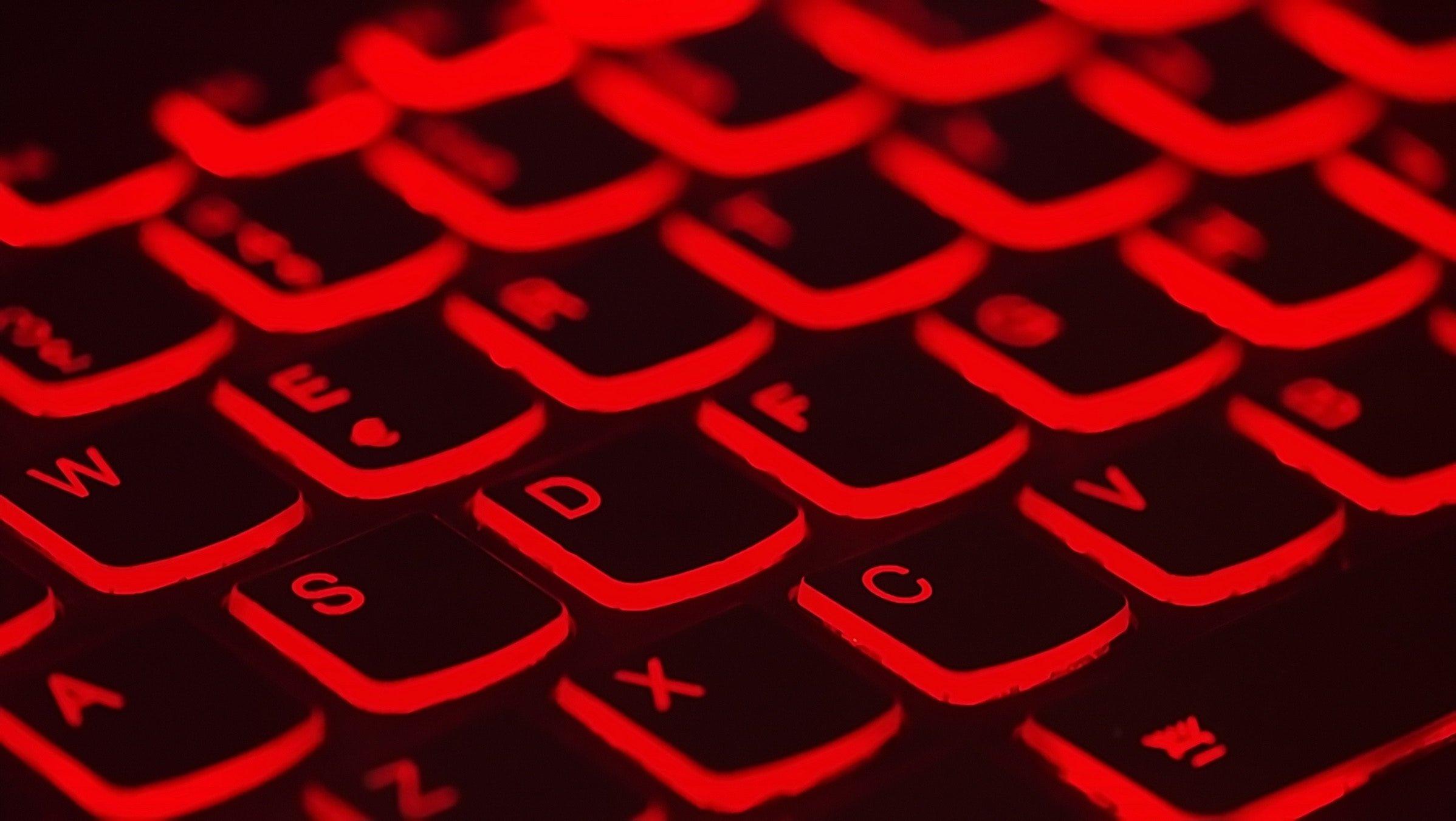 Fragment klawiatury, klawisze podświetlone na czerwono