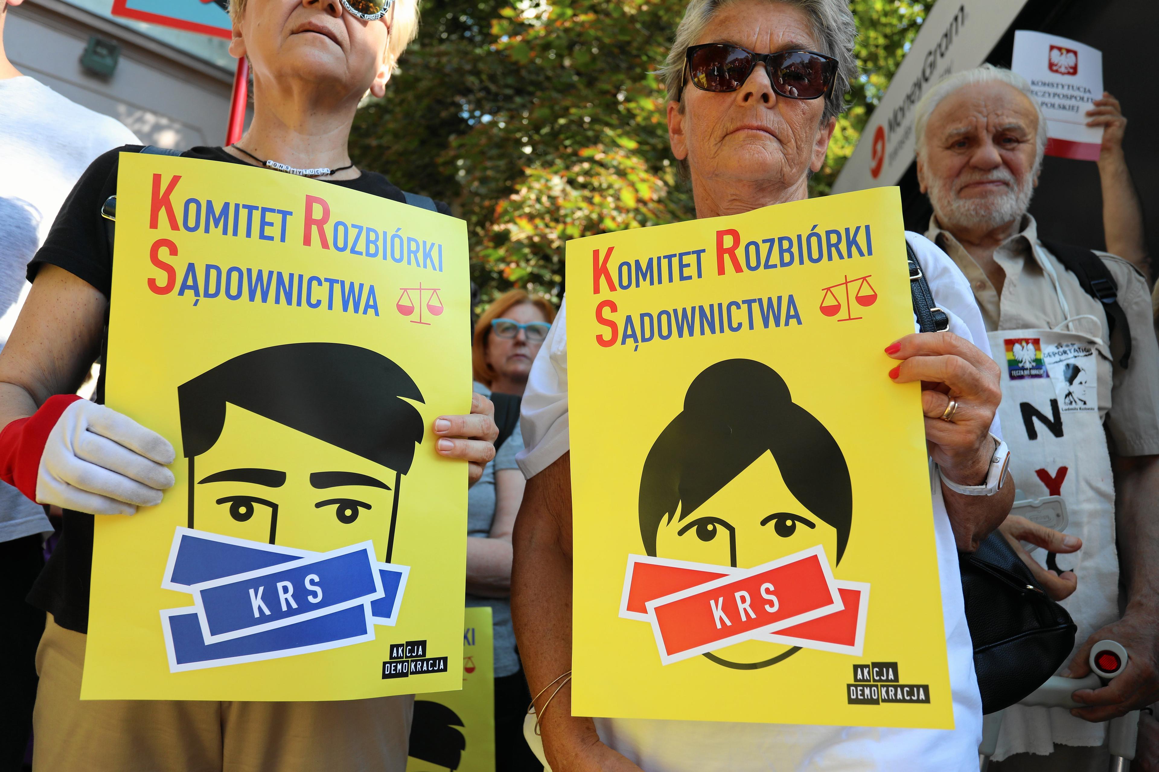 20.09.2018 Warszawa , ul Rakowiecka , KRS . Akcja Demokracja i Stowarzyszenie Sedziow Iustitia Polska zapraszaja w czwartek pod siedzibe Komitetu Rozbiorki Sadownictwa (nowa nazwa Krajowej Rady Sadownictwa). Beda odbywaly sie wtedy przesluchania sedziow znanych z obrony niezaleznosci sadownictwa . 
Fot. Slawomir Kaminski / Agencja Gazeta