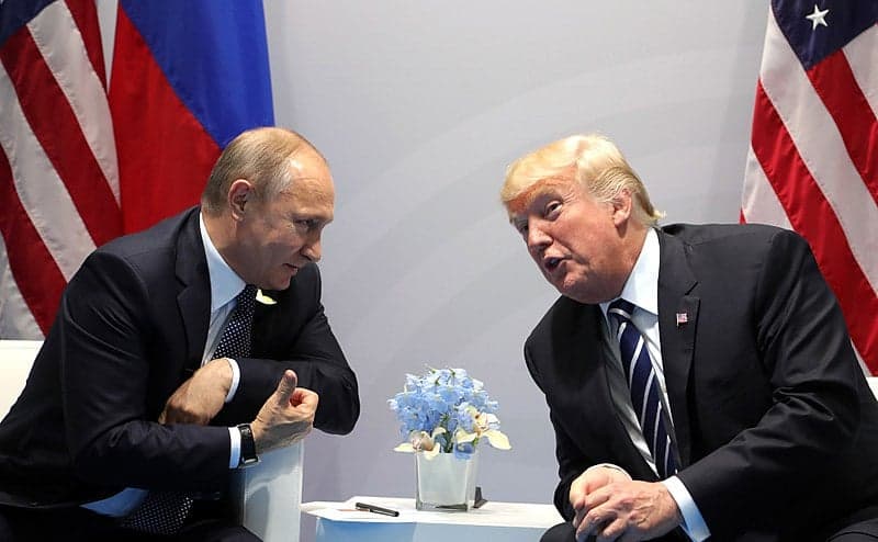 Vladimir Putin i Donald Trump podczas szczytu G20 w Hamburgu (cc) Kremlin.ru
