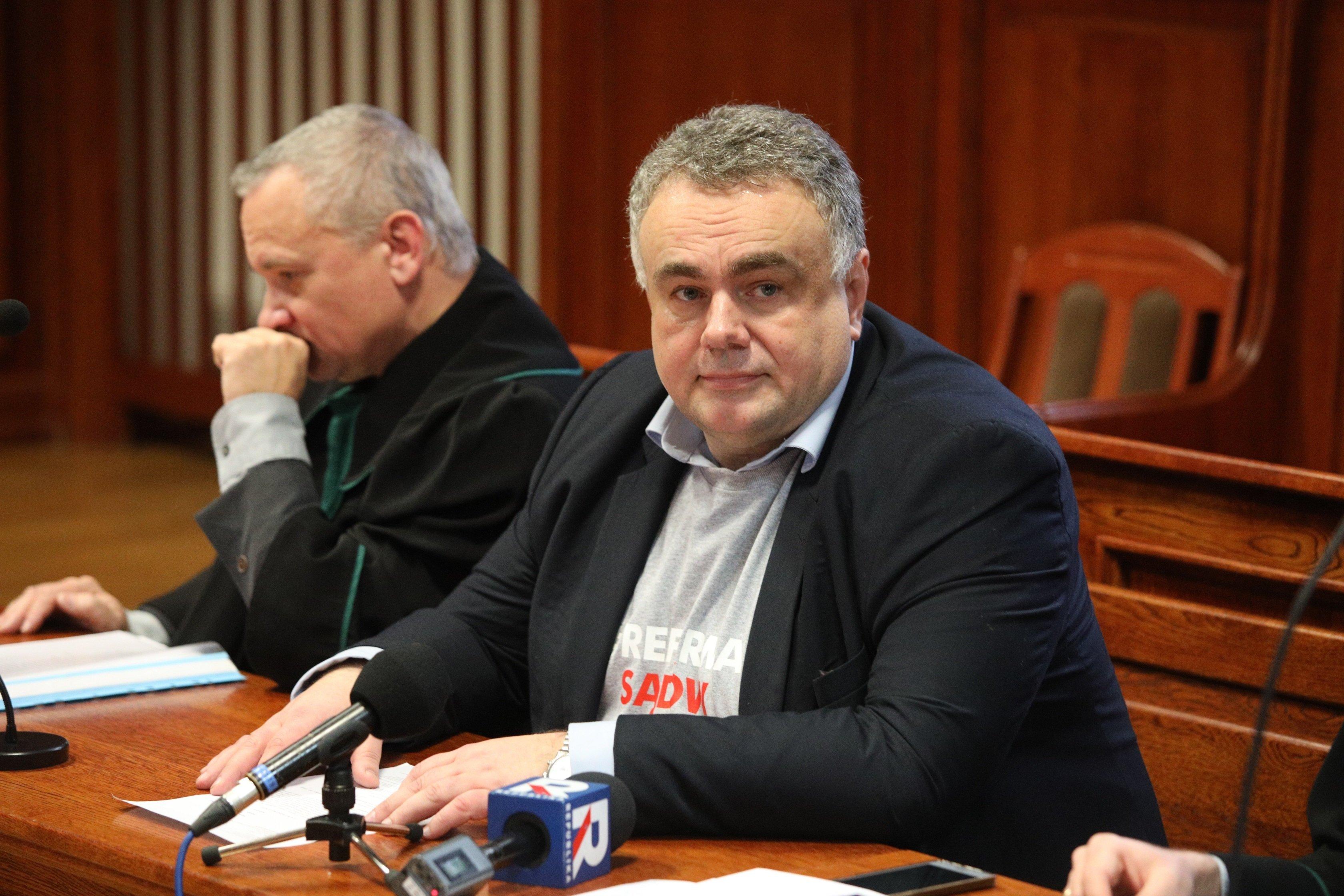 28.12.2018 Warszawa , Al Solidarnosci , Sad Okregowy . Redaktor naczelny Gazety Polskiej Tomasz Sakiewicz podczas rozpoczynajacego sie procesu , ktory wytoczyla mu grupa sedziow z Krakowa . 
Fot. Jedrzej Nowicki / Agencja Gazeta