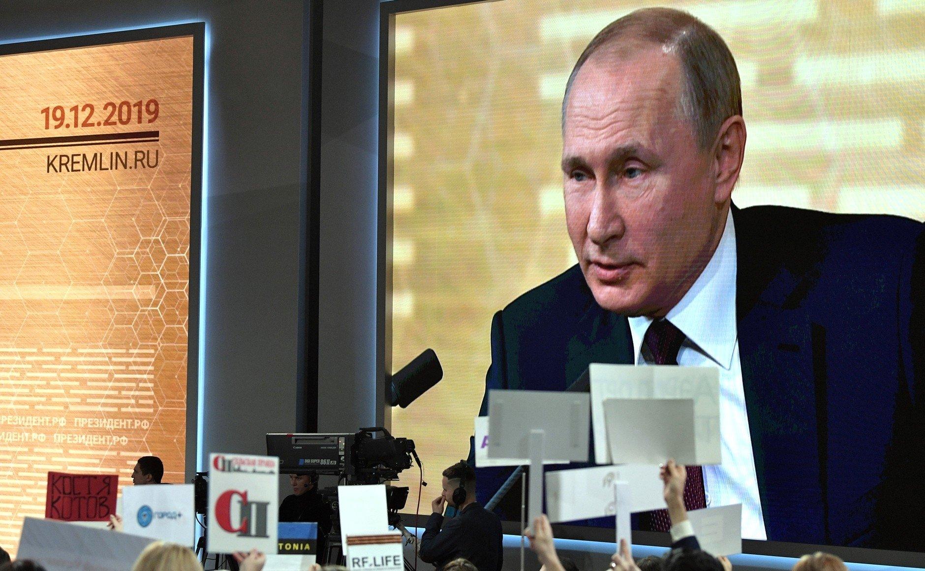 Postać mężczyzny na ekranie - Władimir Putin