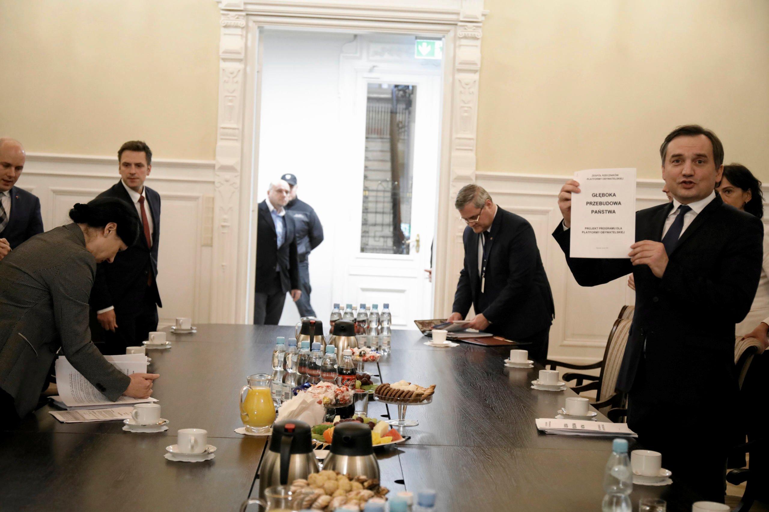 28.01.2020 Warszawa , aleja Roz . Ministerstwo Sprawiedliwosci . Wiceprzewodniczaca Komisji Europejskiej Vera Jourova (L), minister sprawiedliwosci Zbigniew Ziobro (P) podczas spotykania .