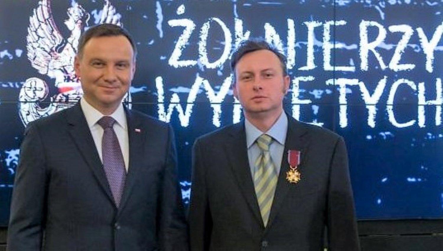 Prezydent Andrzej Duda i dr Mariusz Bechta z IPN
