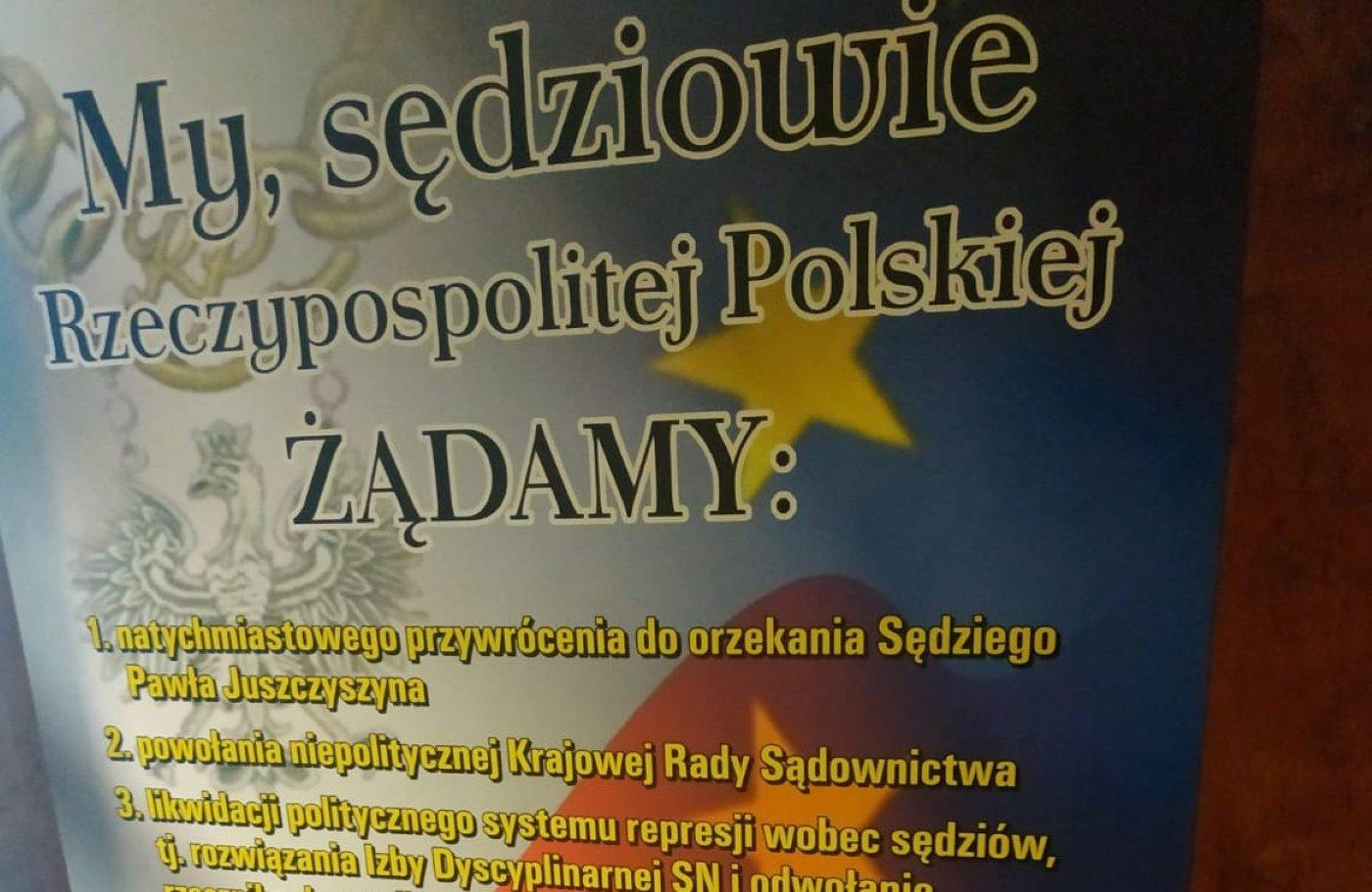 Plakat protestacyjny krakowskich sędziów