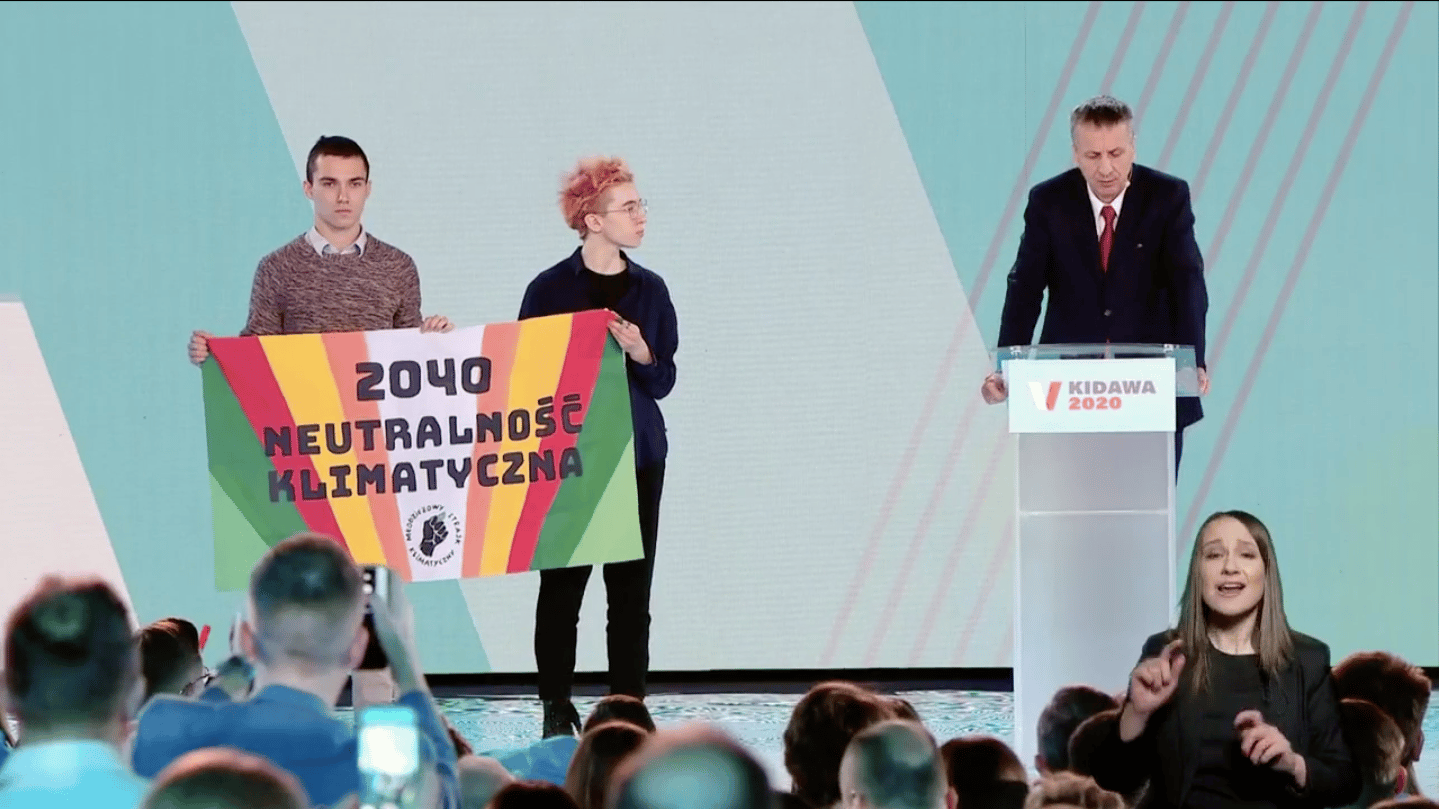 Tytus Kiszka i Asia Kołakowska z Młodzieżowego Strajku Klimatycznego podczas konwencji prezydenckiej Małgorzaty Kidawy-Błońskiej, 29 lutego 2020