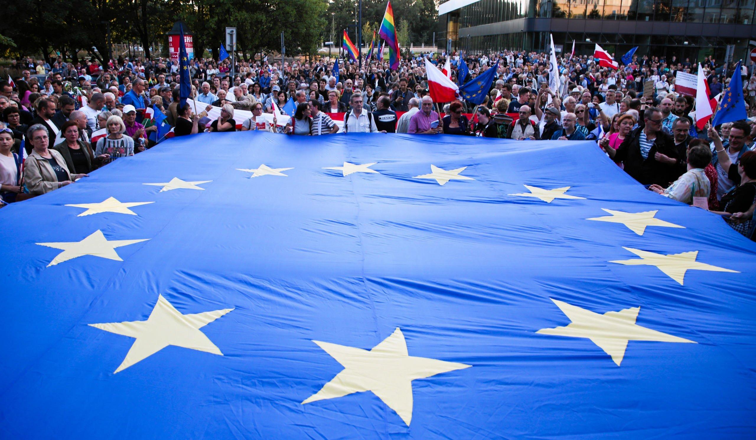 03.07.2018 Krakow . Protest przeciwko zmianom w sadownictwie i w obronie Sadu Najwyzszego pod Sadem Okregowym . 
Fot. Jakub Porzycki / Agencja Gazeta