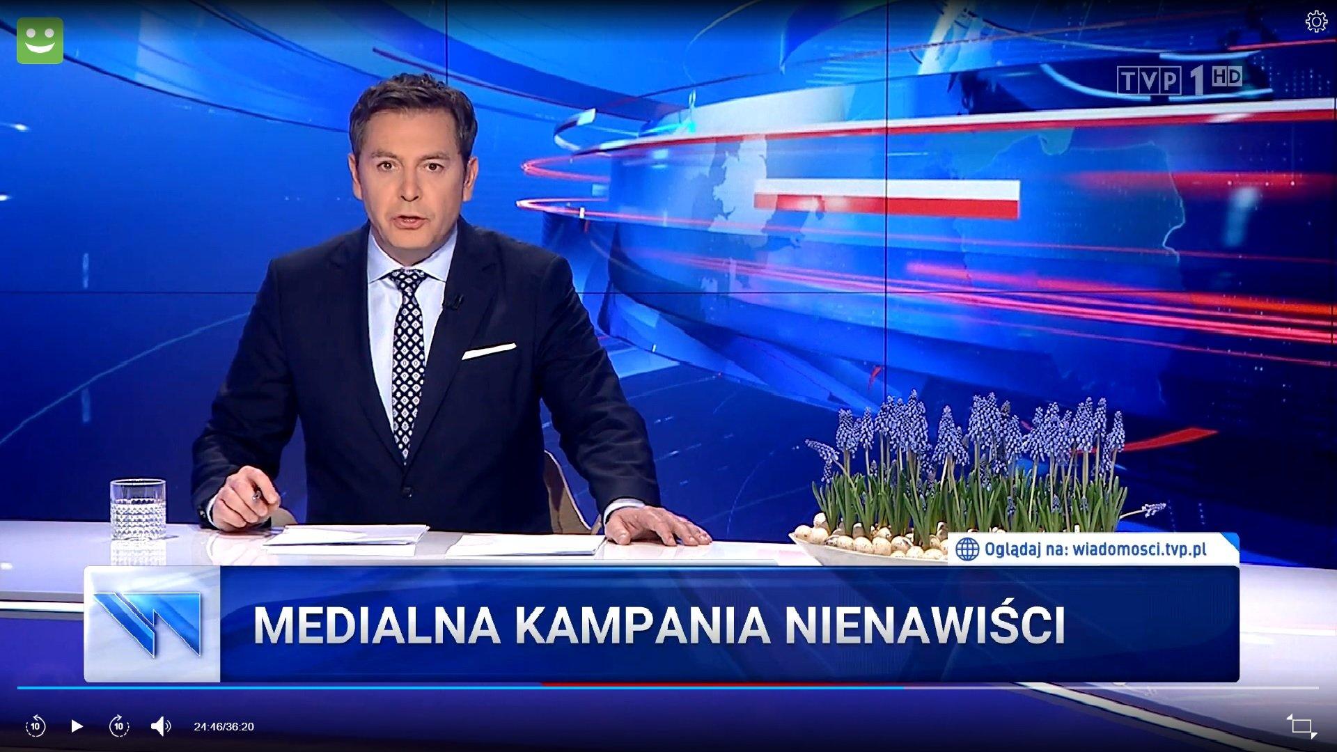 Wiadomości TVP o Jarosławie Kaczyńskim na cmentarzu powązkowskim