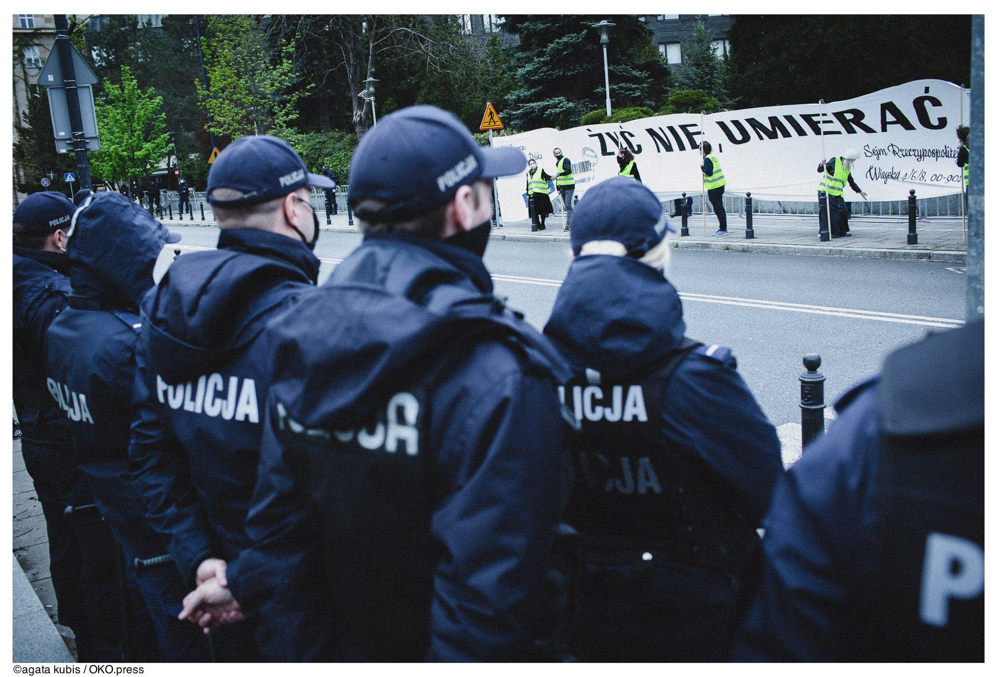 Policja pod Sejmem podczas akcji „List”
