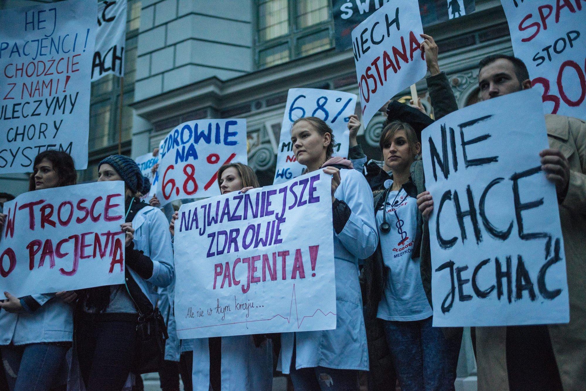 Demonstracja osób wykonujących zawody medyczne