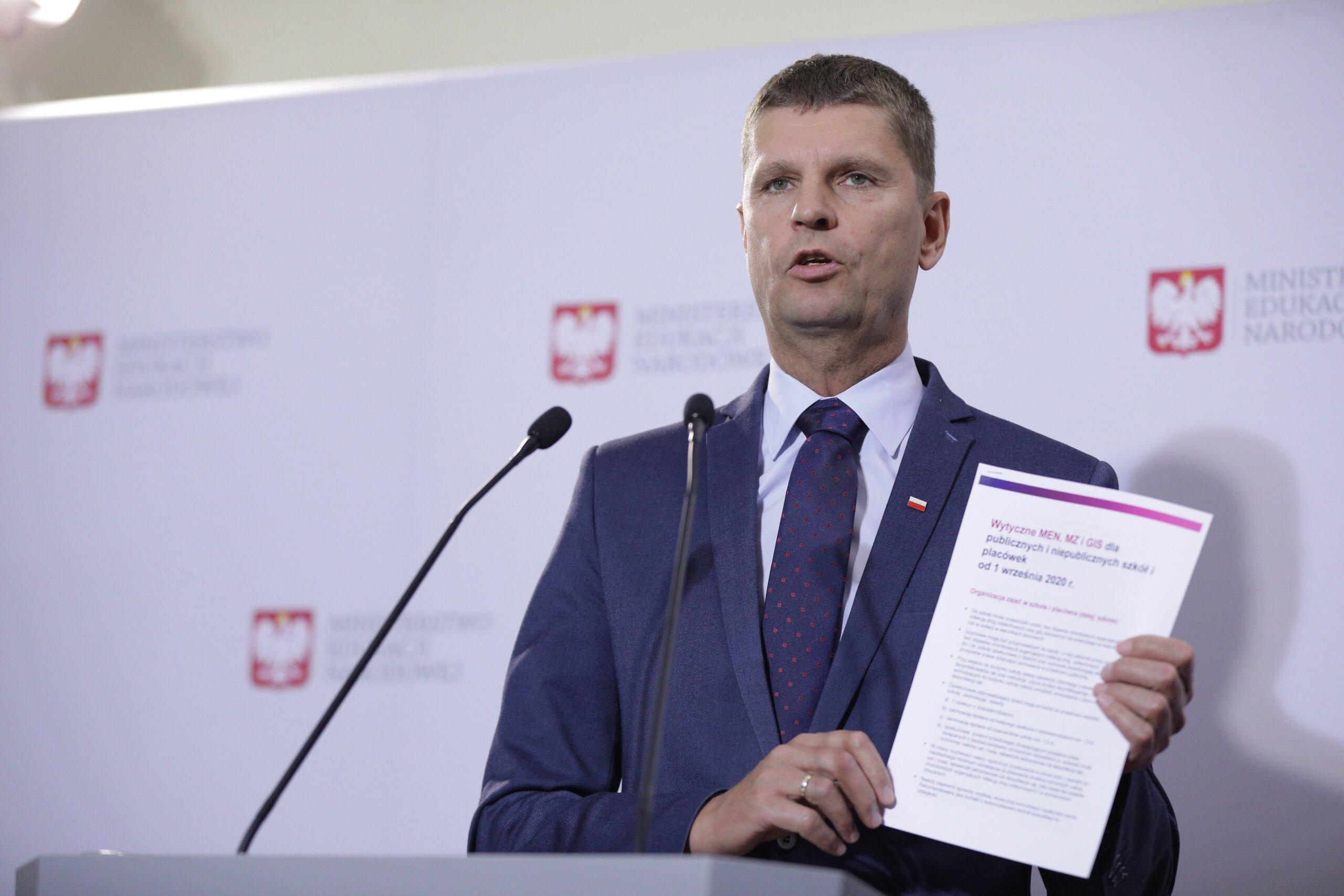 Minister Dariusz Piontkowski przyznał, że podwyżki dla nauczycieli być może będą zamrożone