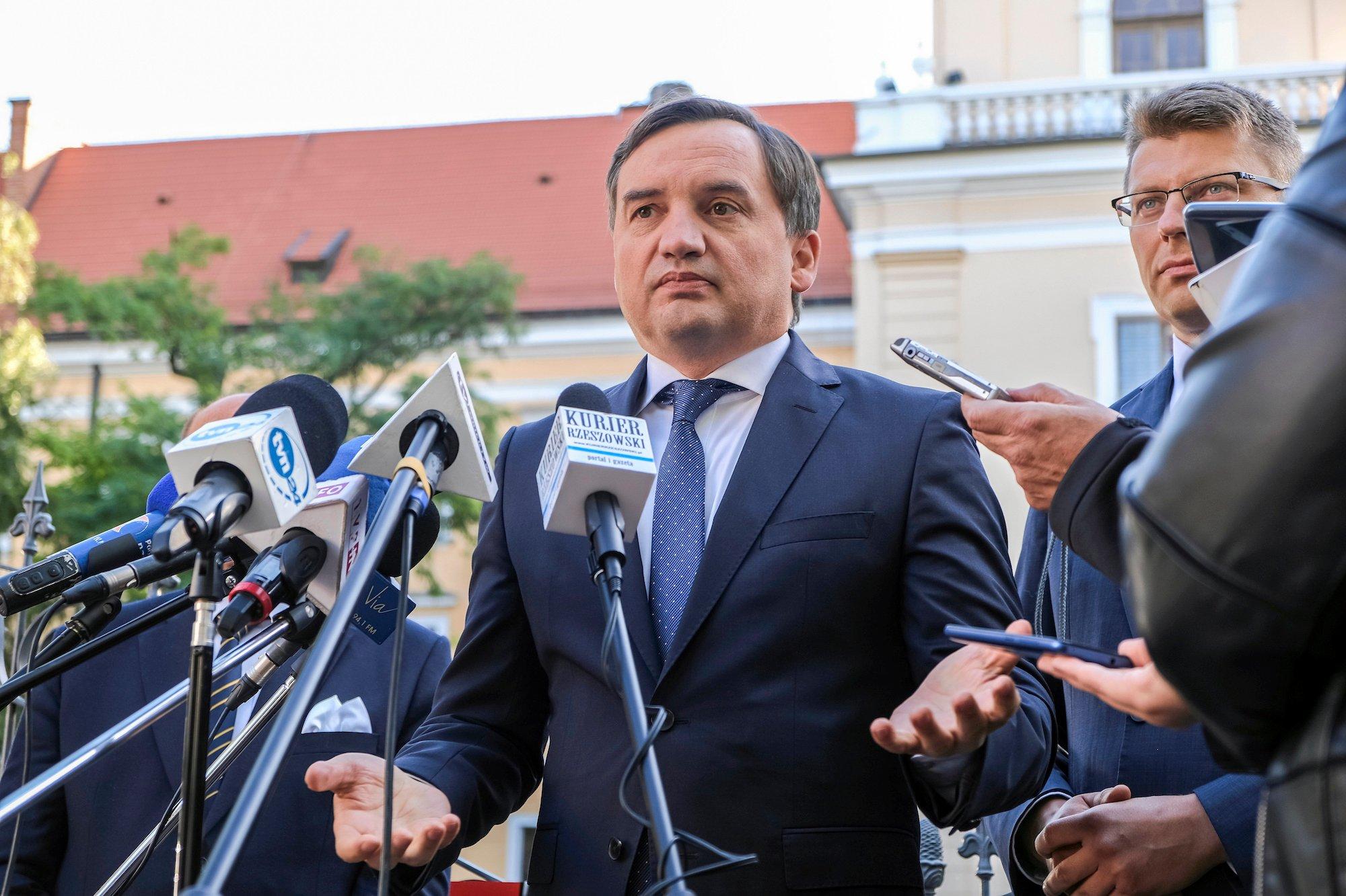 Minister Sprawiedliwości Zbigniew Ziobro twierdzi, że osoby LGBT mają w Polsce pełnię praw