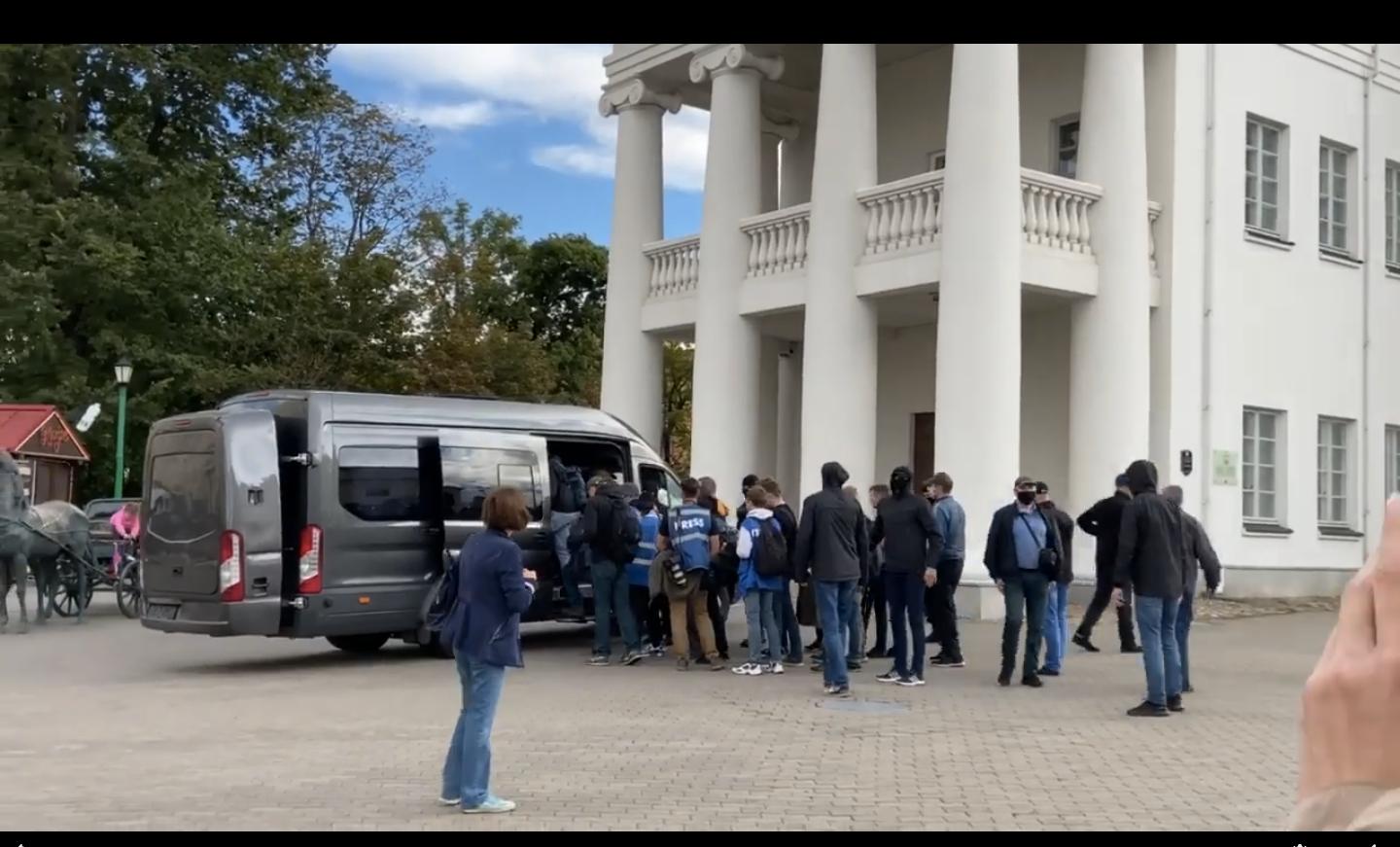 OMON zatrzymuje dziennikarzy w Mińsku