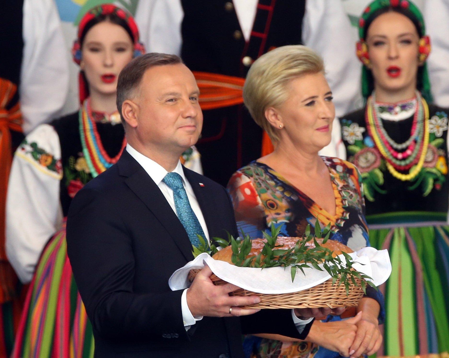 Andrzej Duda z żoną na dożynkach prezydenckich