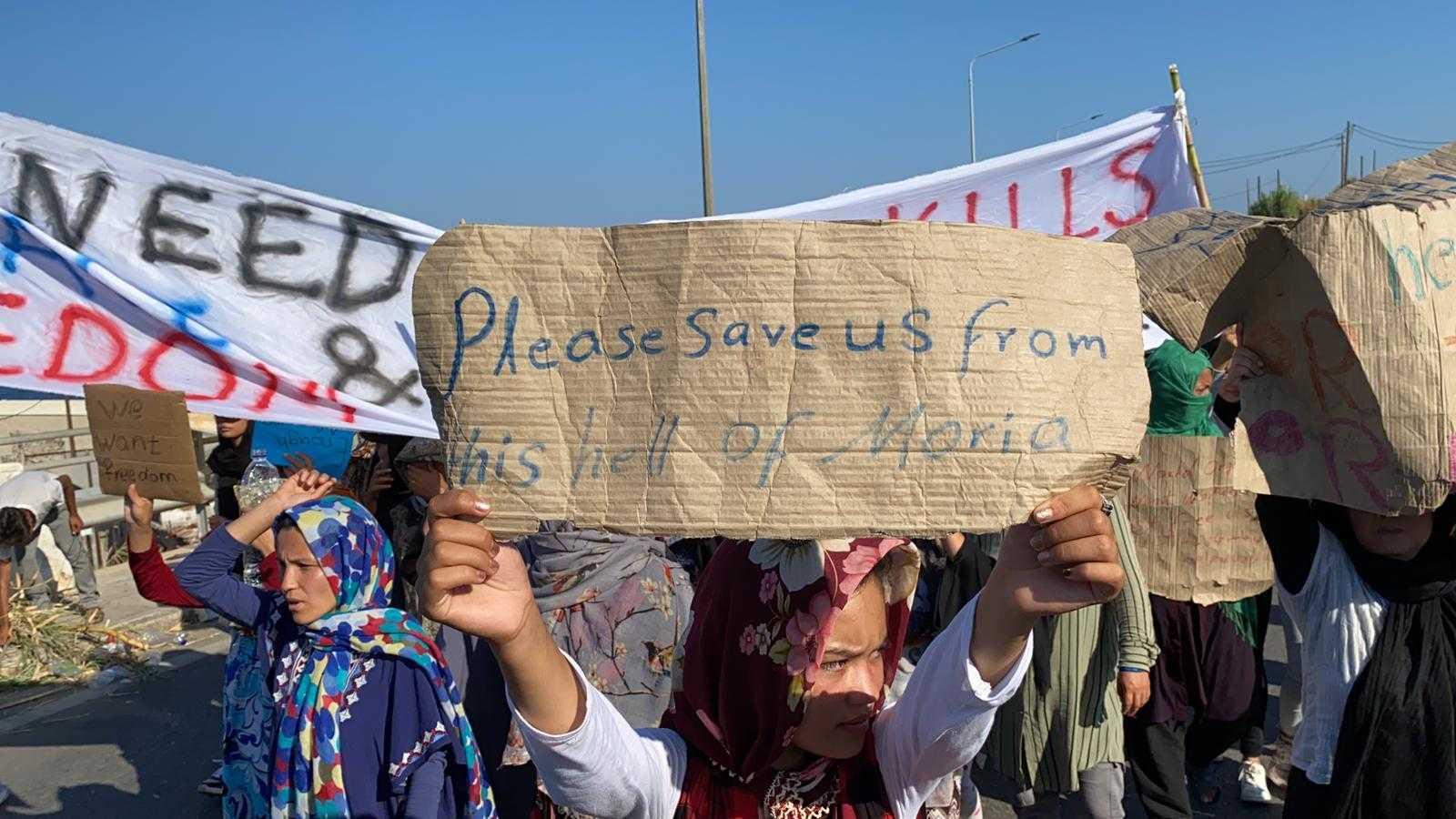 "Please save us from this hell of Moria" uchodźcy protestujący na Lesbos