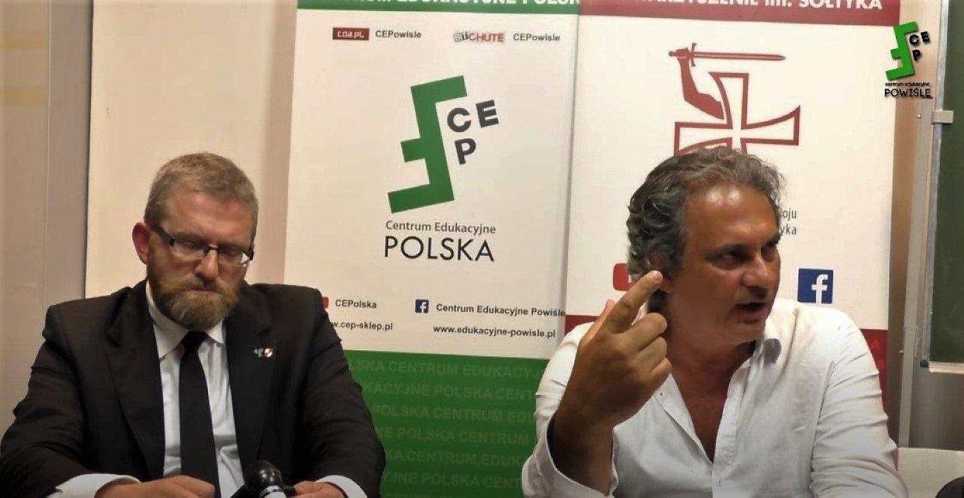 Neofaszysta Robert Fiore z Grzegorzem Braunem na spotkaniu w centrum Warszawy