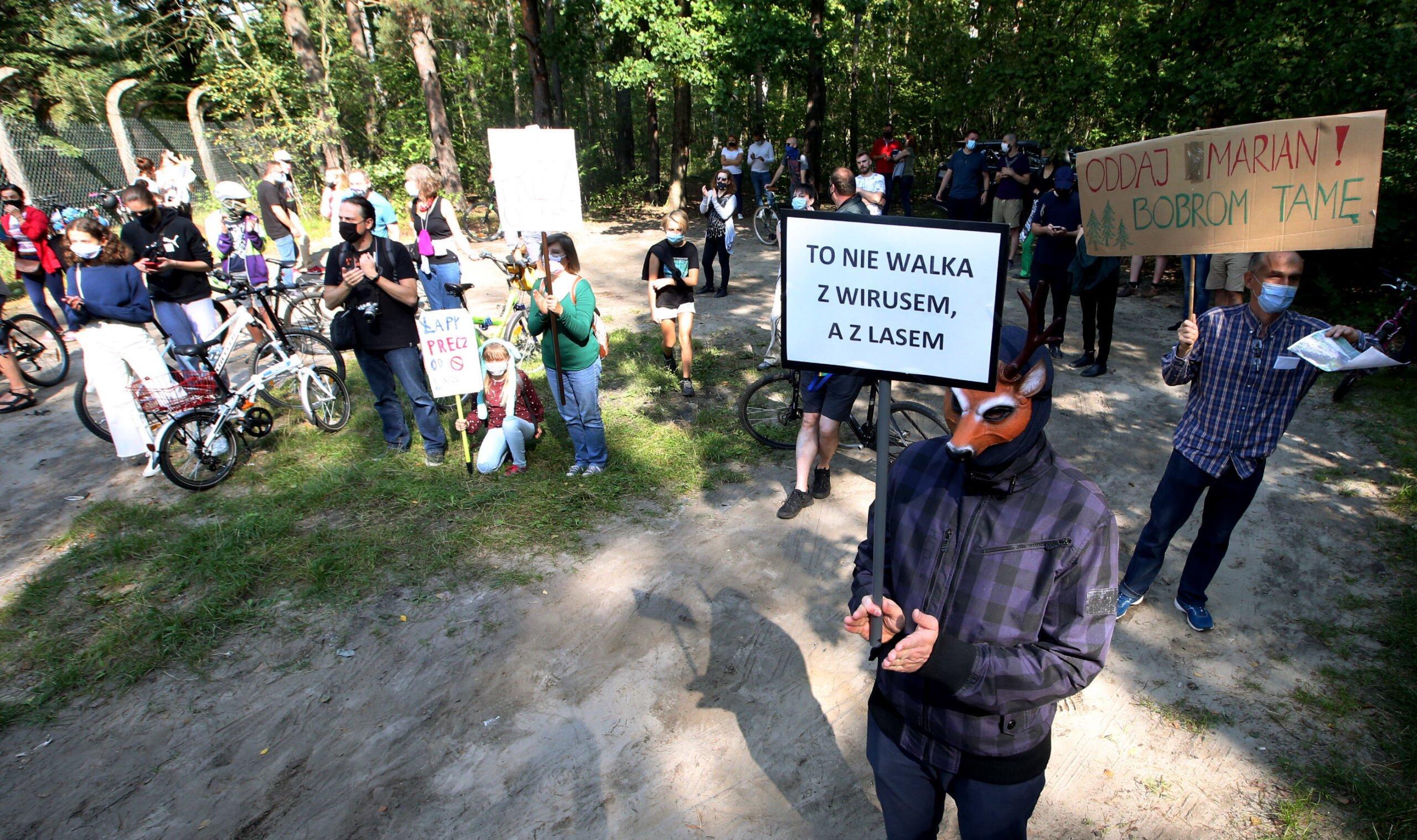 12.09.2020  Warszawa . Protest mieszkancow Bemowa przeciw planom budowy osiedla w srodku Lasu Bemowskiego na podstawie przepisow anty Covid  . Fot . Kuba Atys / Agencja Gazet