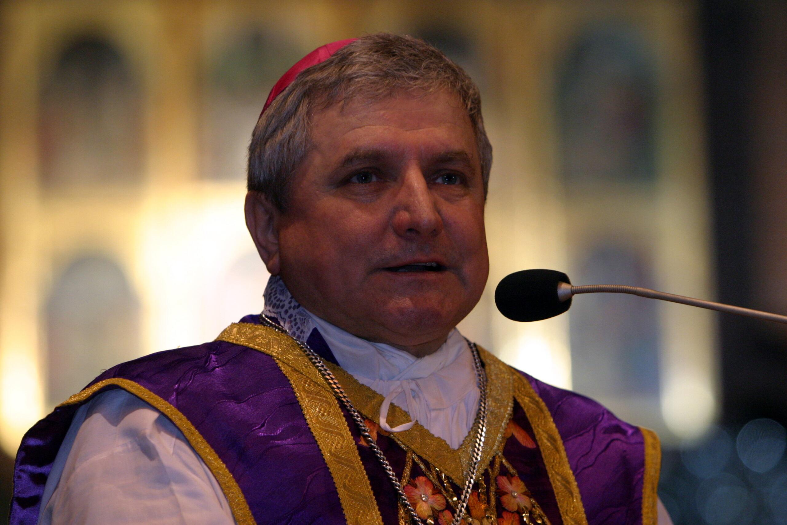 Biskup Edward Janiak złożył rezygnację z urzędu. Papież Franciszek ją przyjął.
