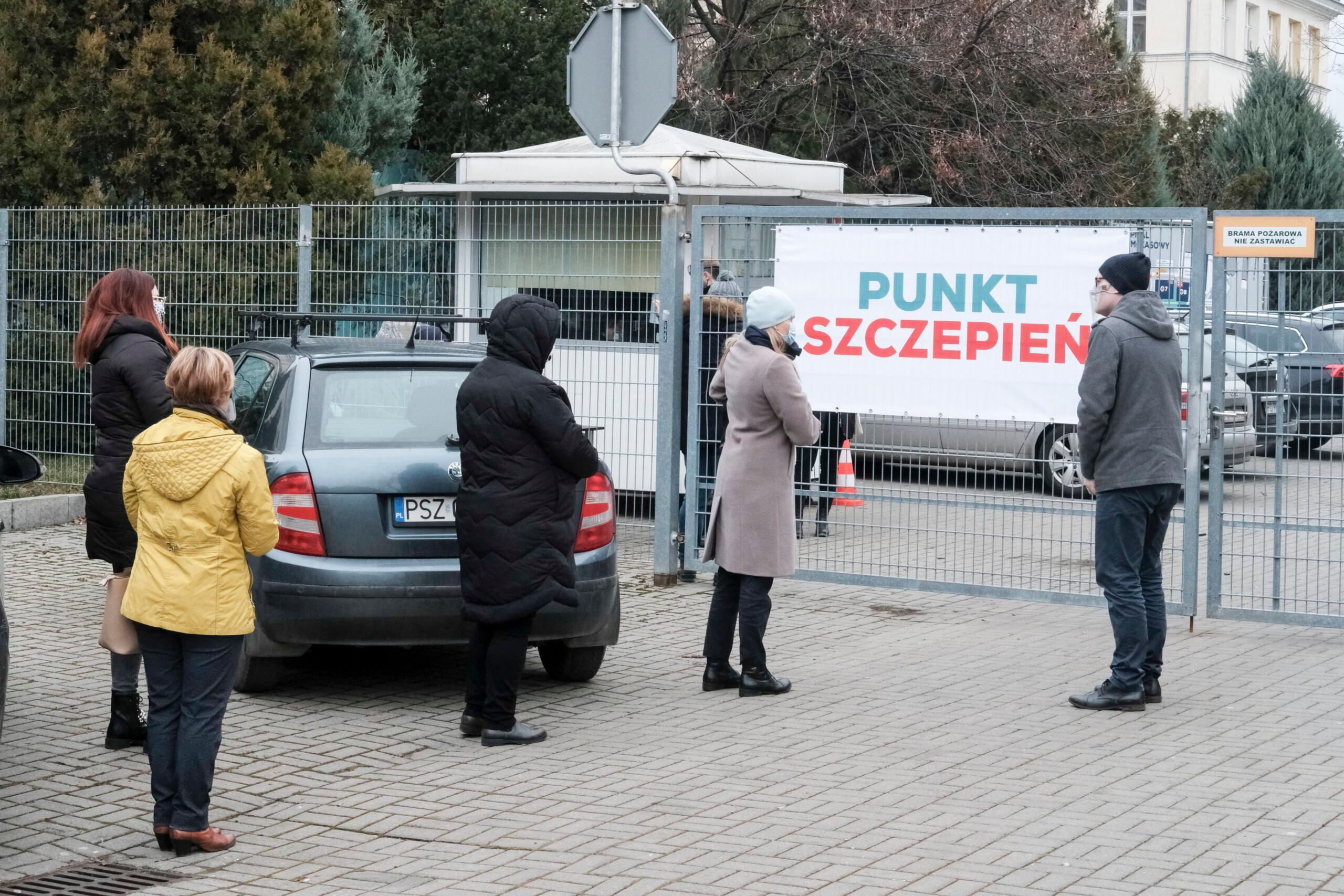 11.01.2021 Poznan . Punkt szczepien , pierwszy dzien szczepien przeciwko Covid-19 personelu medycznego i niemedycznego priorytetowej grupy  zero  na terenie MTP
Fot. Piotr Skornicki / Agencja Gazeta