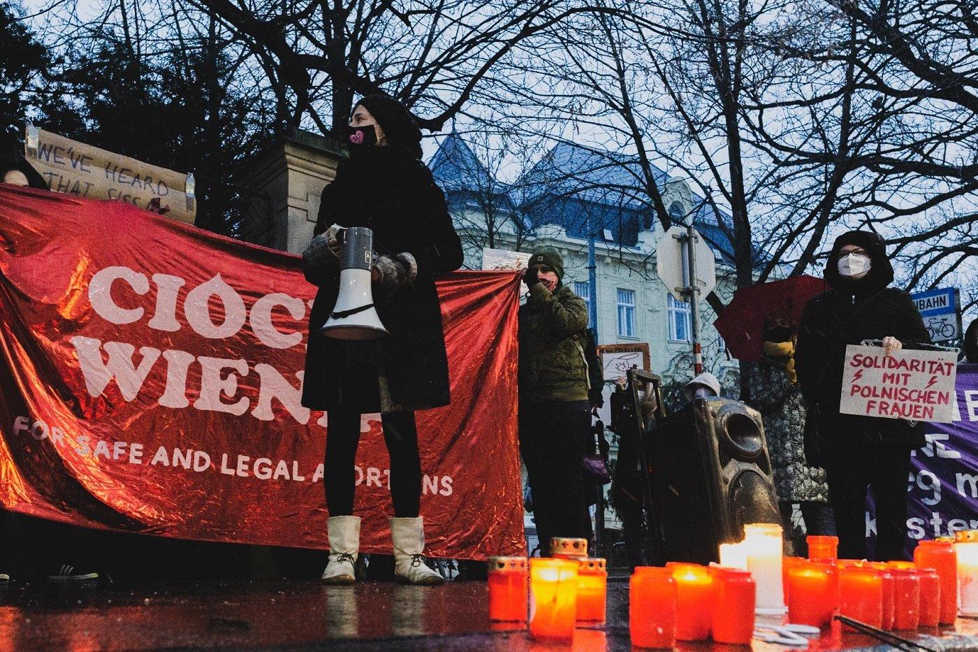 Ciocia Wienia w Austrii na proteście solidarności z Polkami po zakazie aborcji