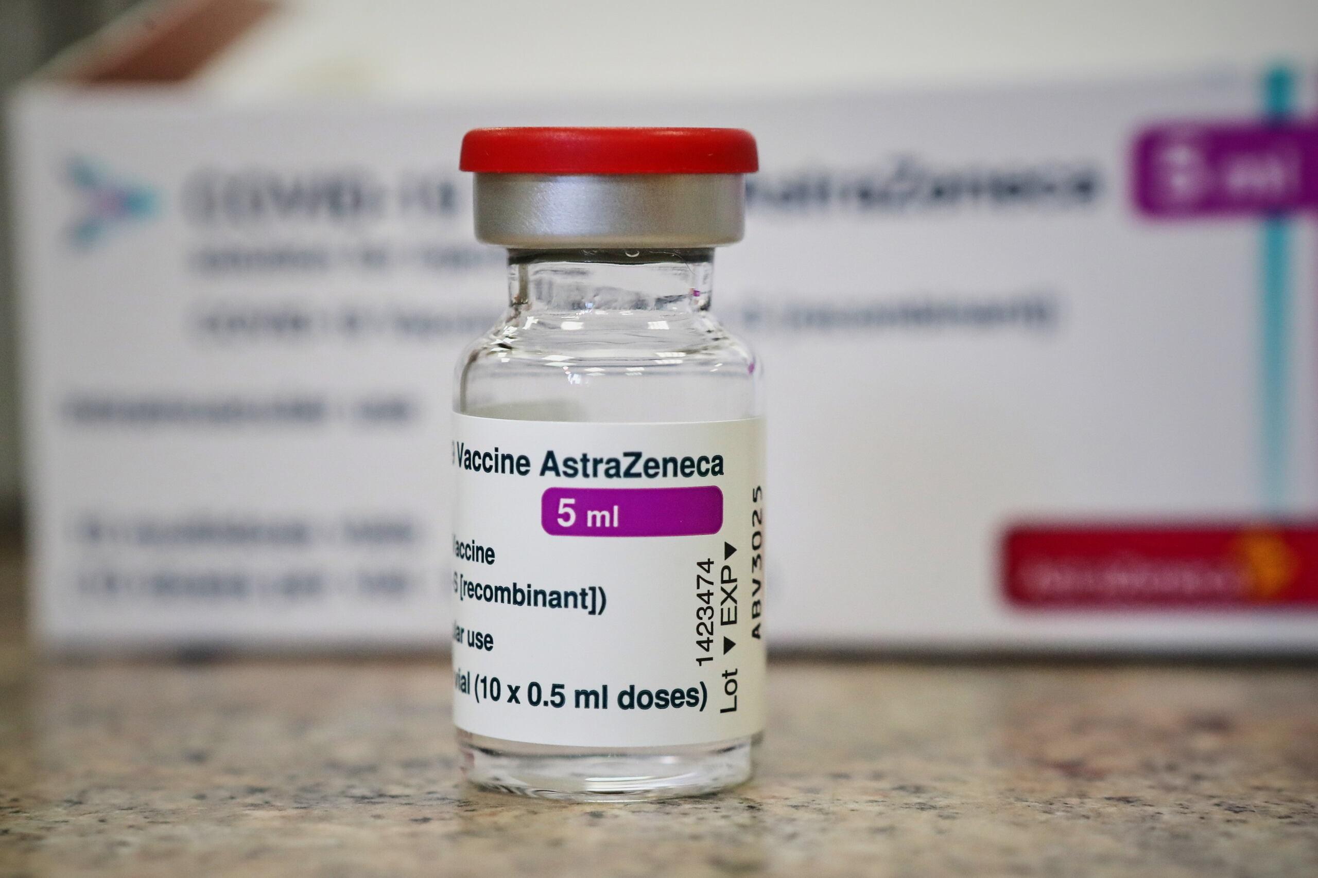 szczepionka firmy AstraZeneca - fiolka