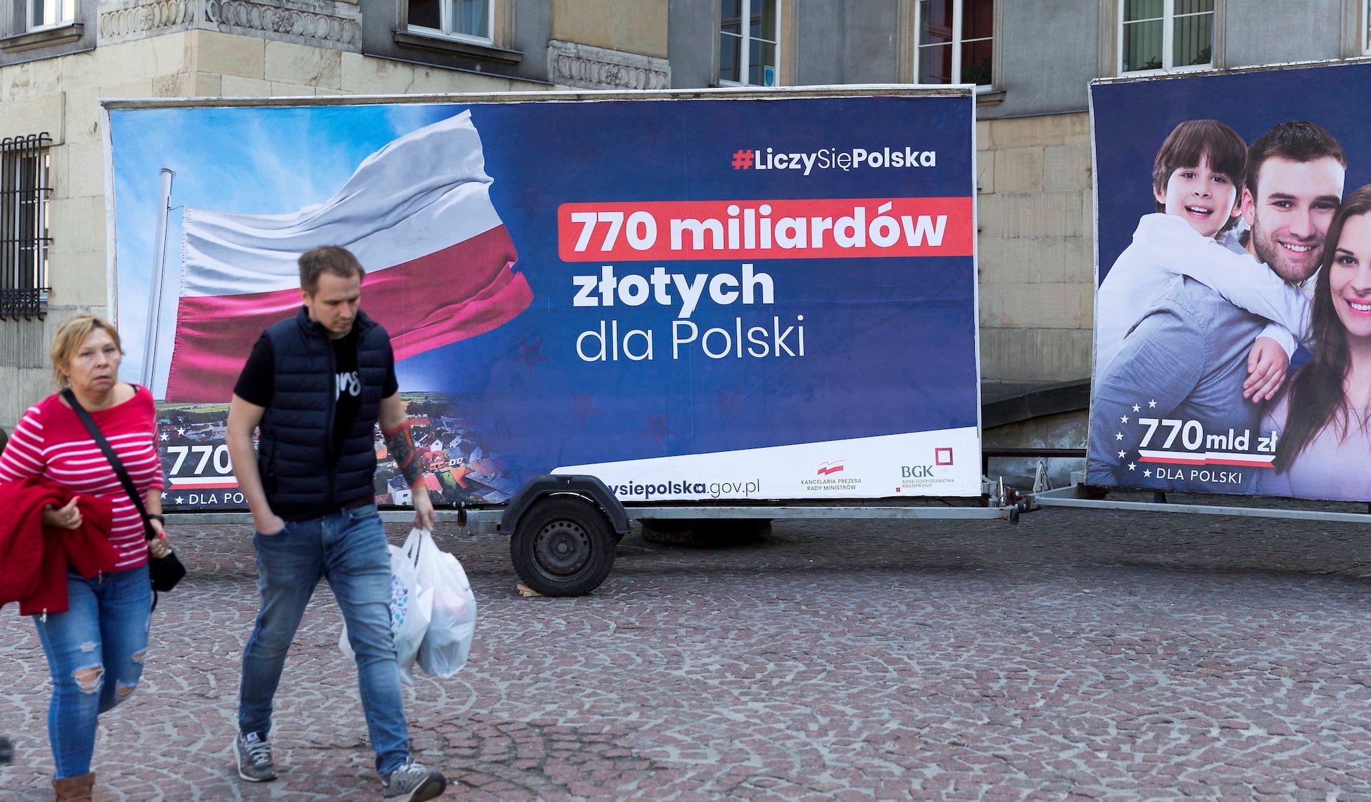 Plakaty "770 miliardów złotych dla Polski"