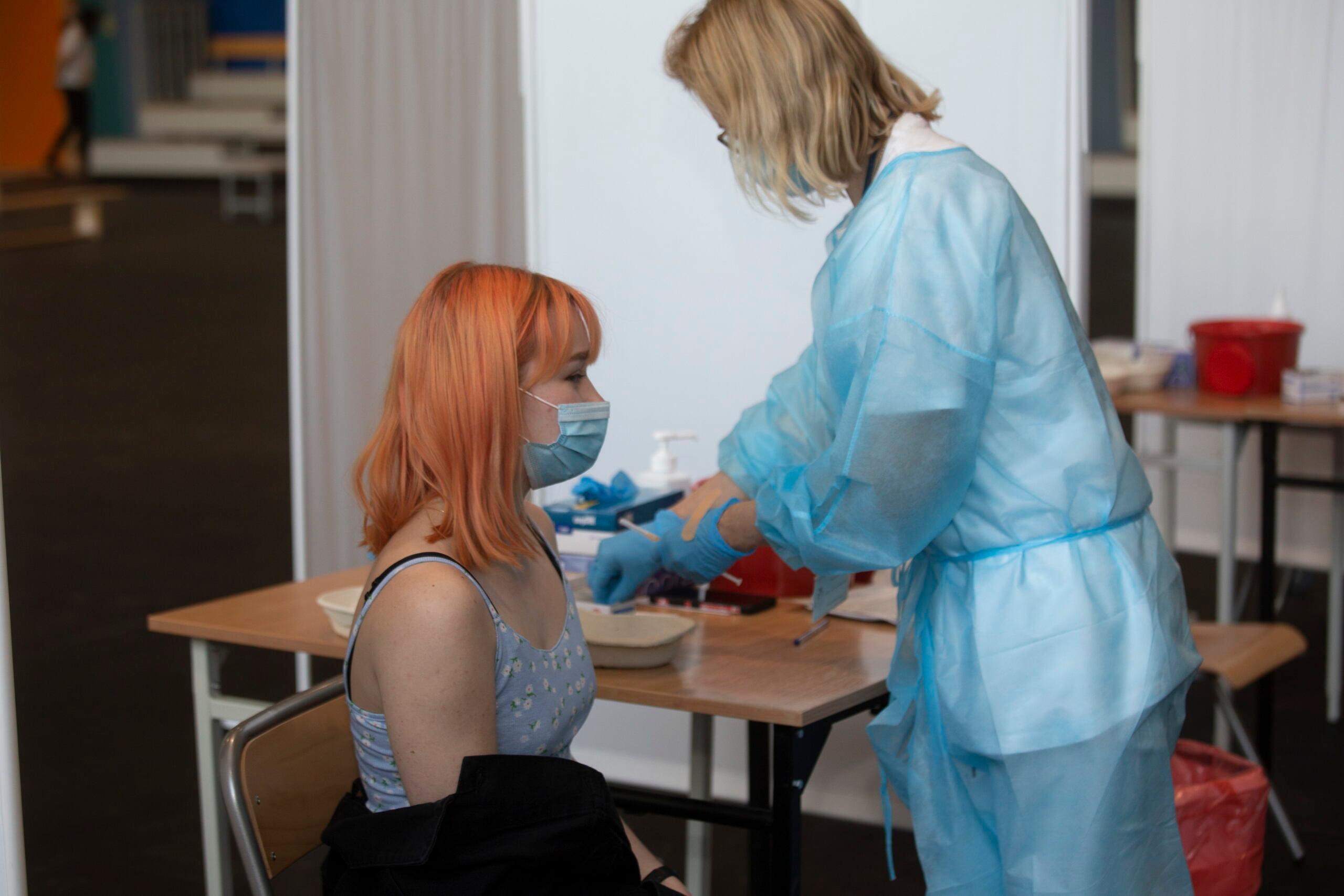 szczepienia nastolatków w V LO we Wrocławiu