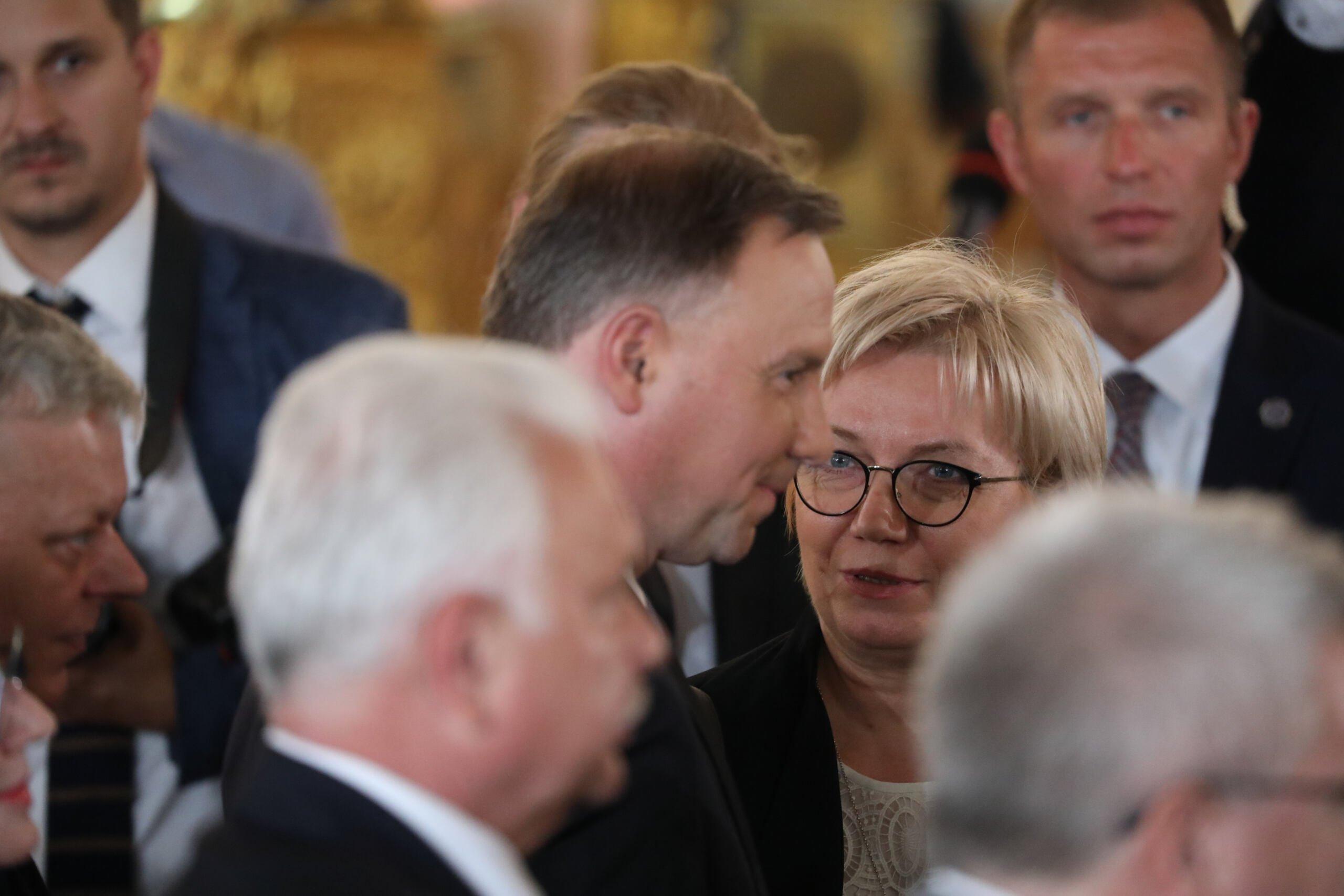 Julia Przyłębsja rozmawia z prezydentem Andrzejem Dudą