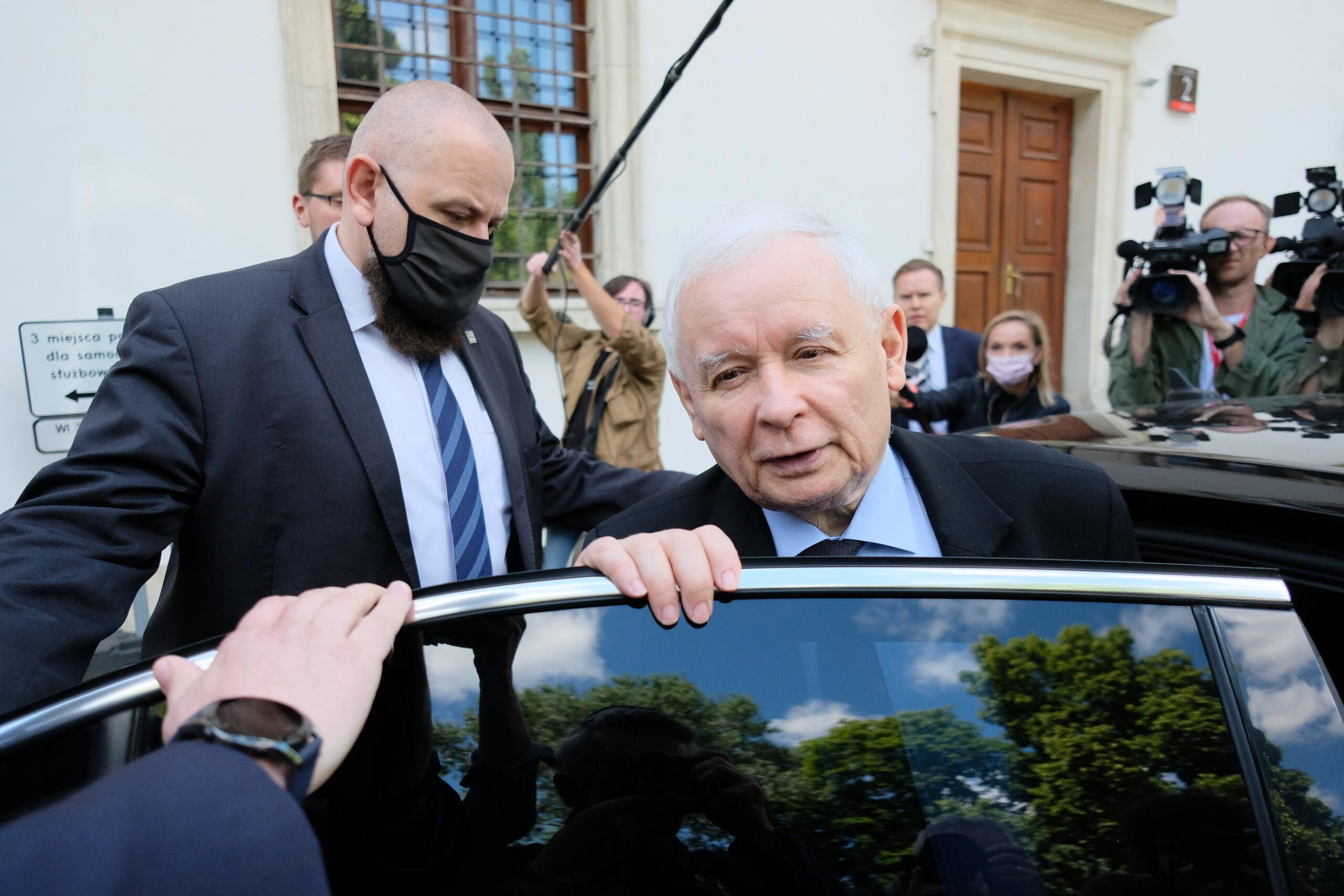 Jarosław Kaczyński chciał ograć opozycję w sprawie podwyżek dla posłów. Czy opozycja się odegra?