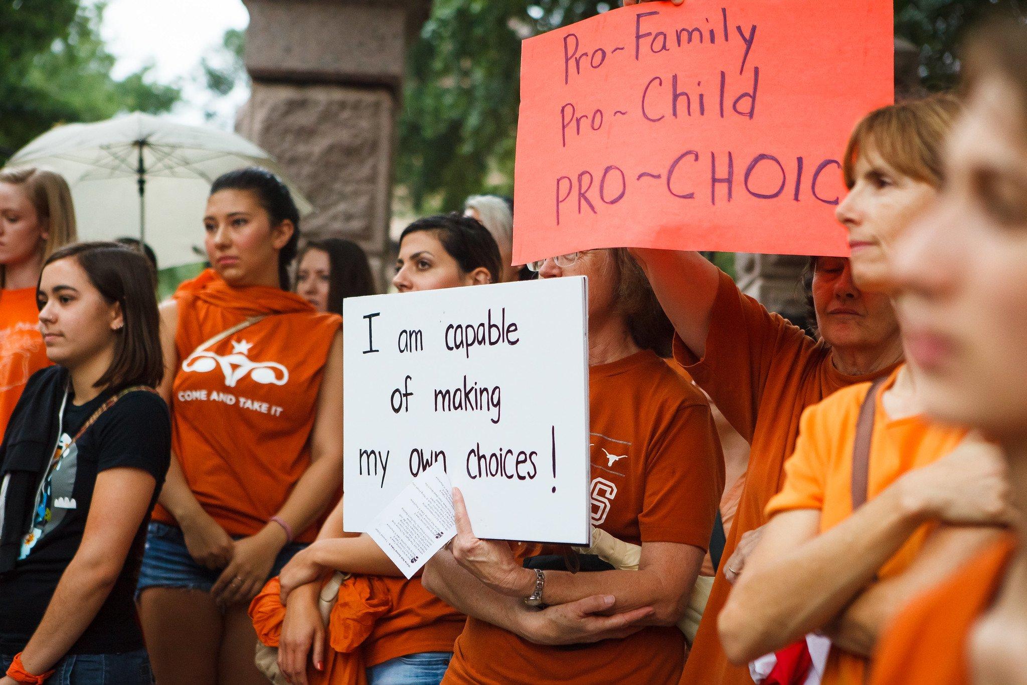 Protest przeciwko ograniczeniu prawa do aborcji