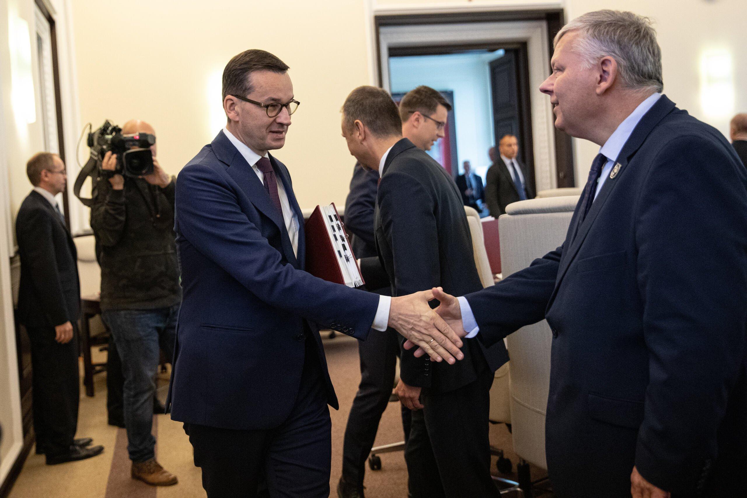 Posiedzenie rządu PiS: Mateusz Morawiecki i Marek Suski
