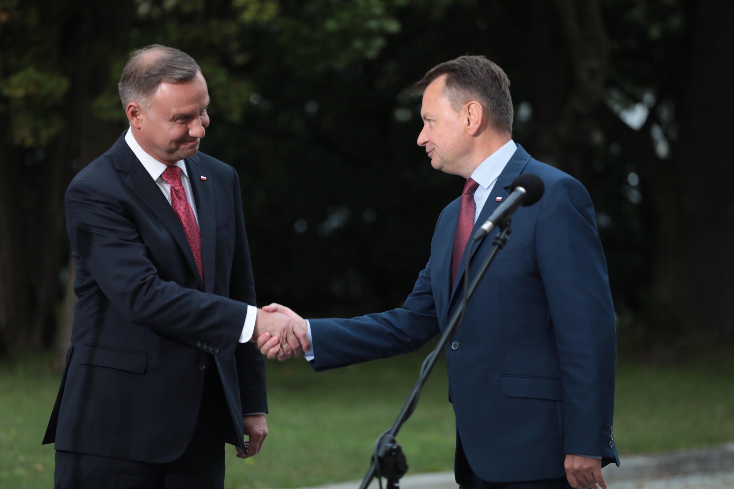 Podpisanie w Warszawie uchwaly o wprowadzeniu stanu wyjątkowego