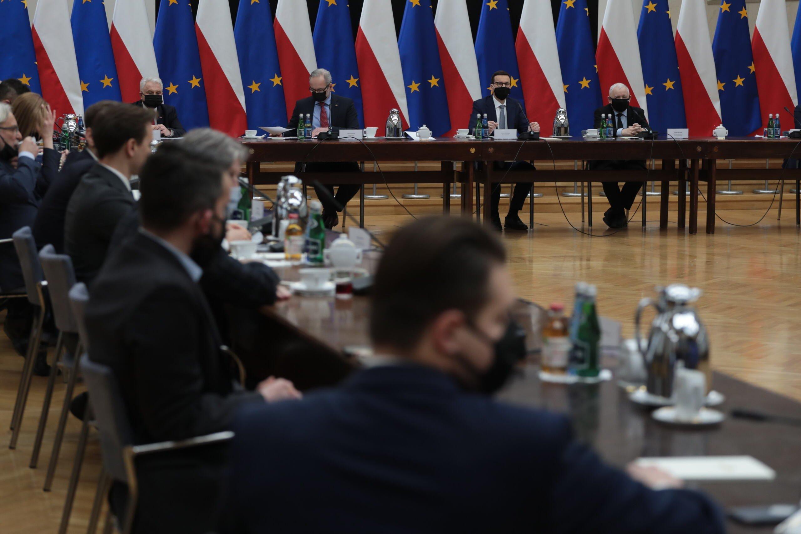 Spotkanie premiera Morawieckiego z przedstawicielami opozycji w sprawie strategii w walce z falą omikrona