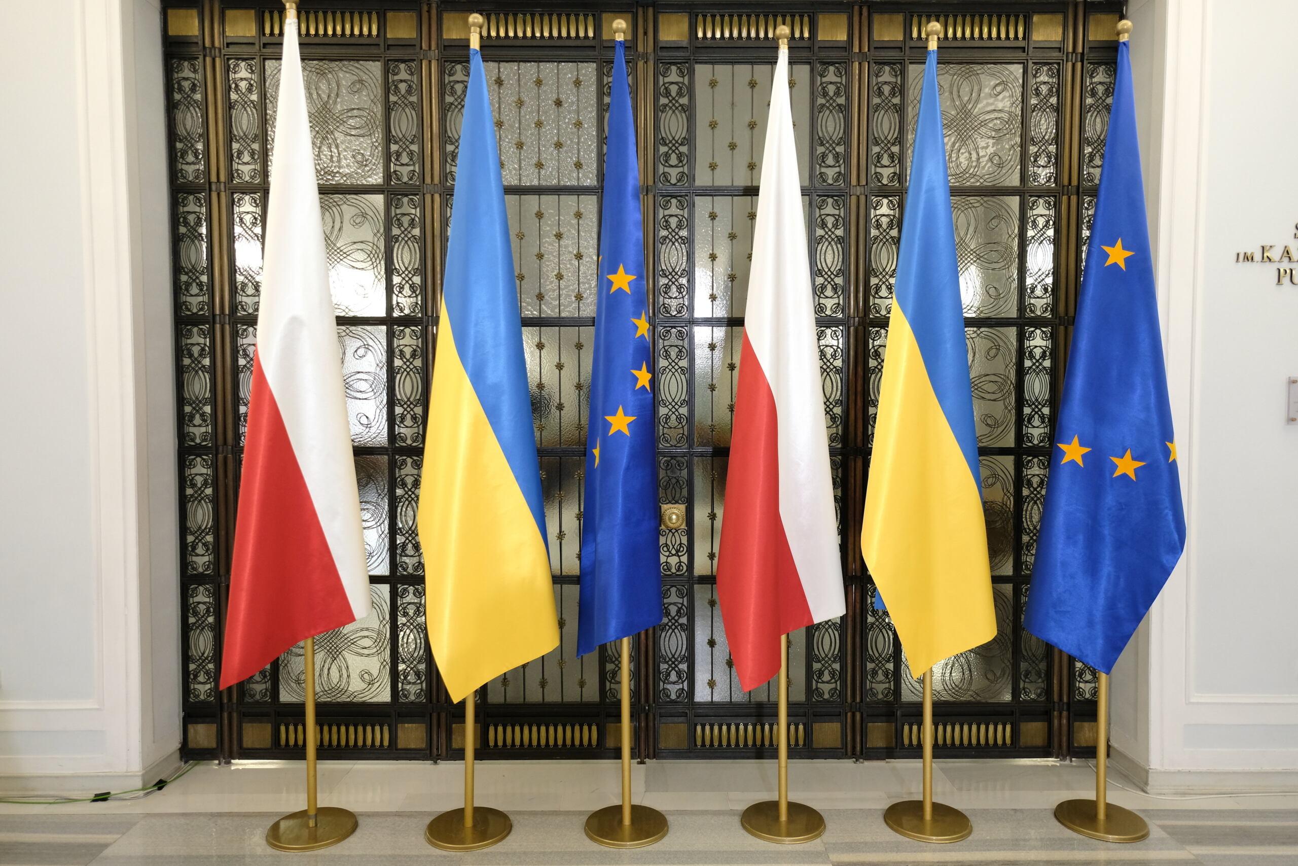 Flagi Polski Ukrainy i UE