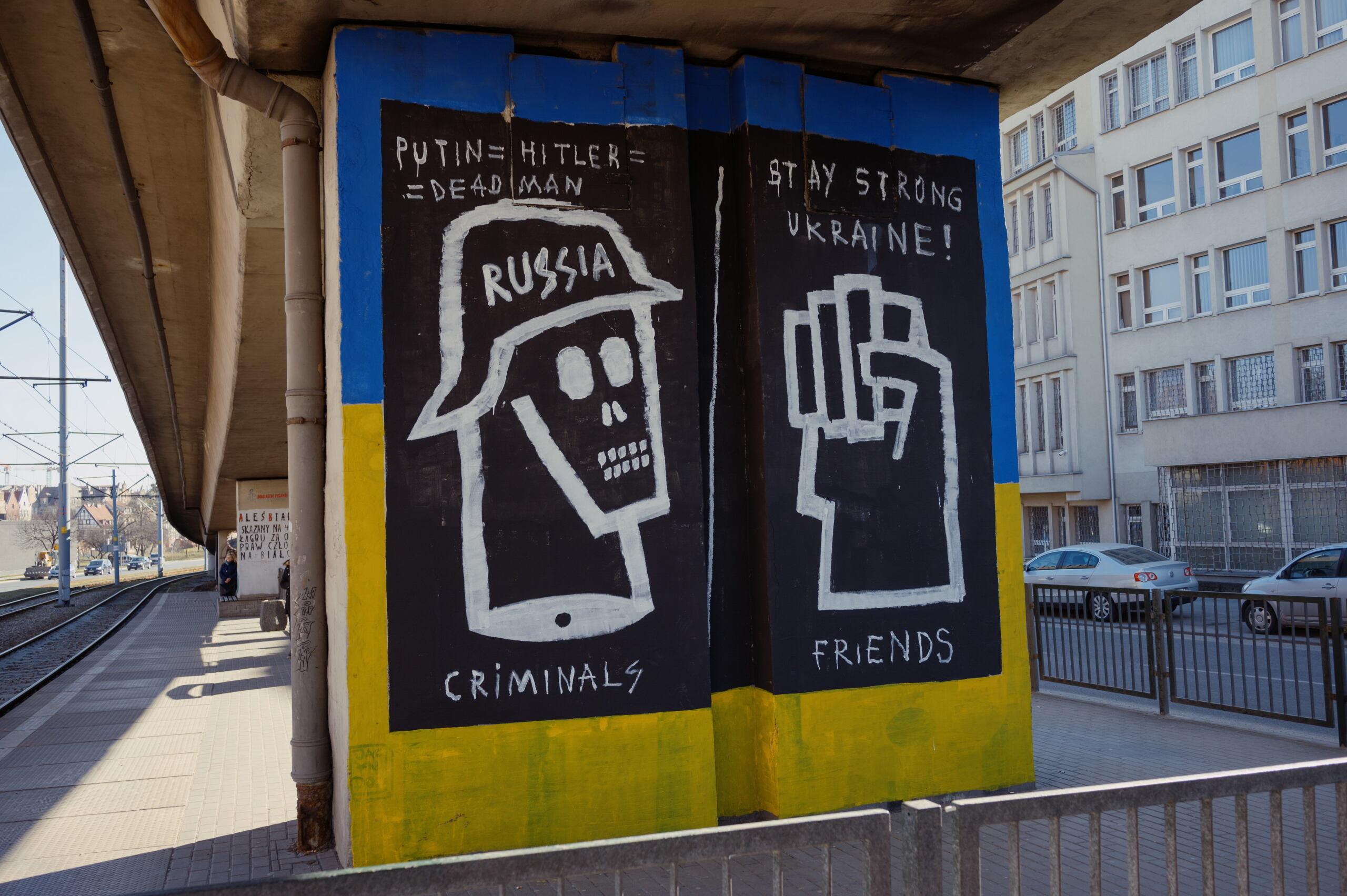 Mural w Gdańsku z napisem Putin=Hitler