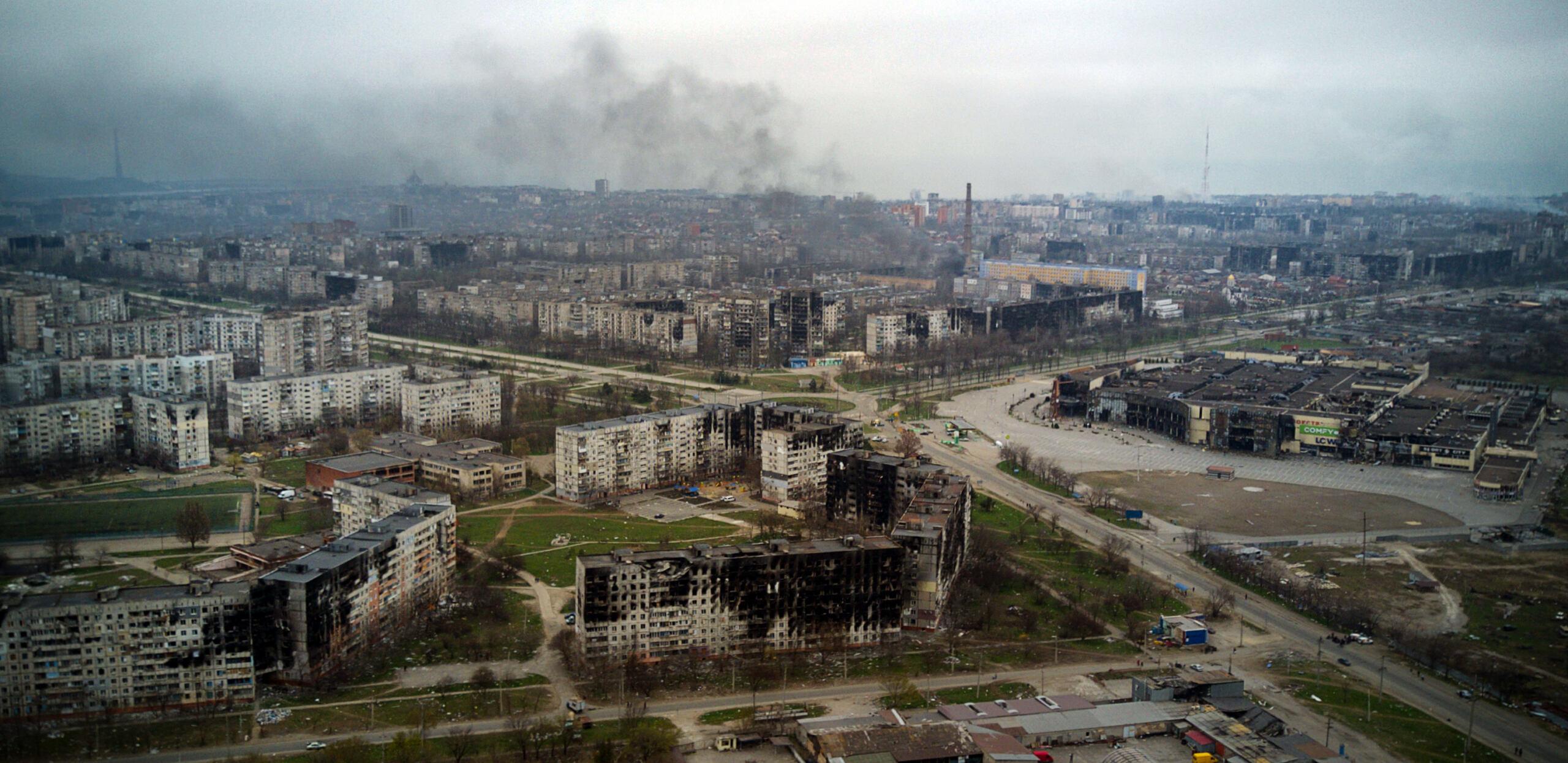 Mariupol, Ukraina, 12.04.2022. Widok zniszczonego miasta z lotu ptaka.
