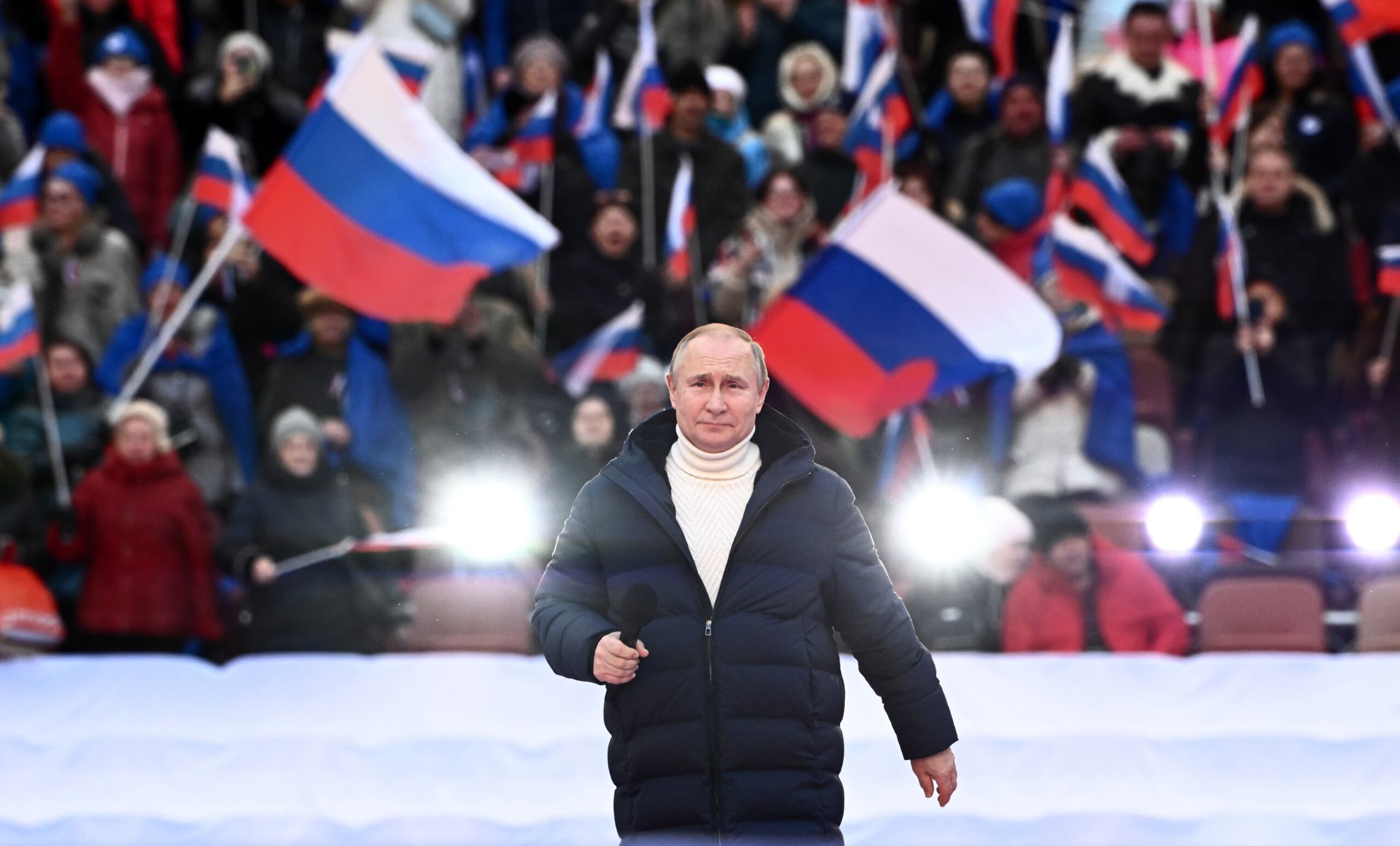 Prezydent Rosji Władimir Putin uczestniczy w koncercie z okazji ósmej rocznicy aneksji Krymu przez Rosję na stadionie Łużniki w Moskwie 18 marca 2022 r.