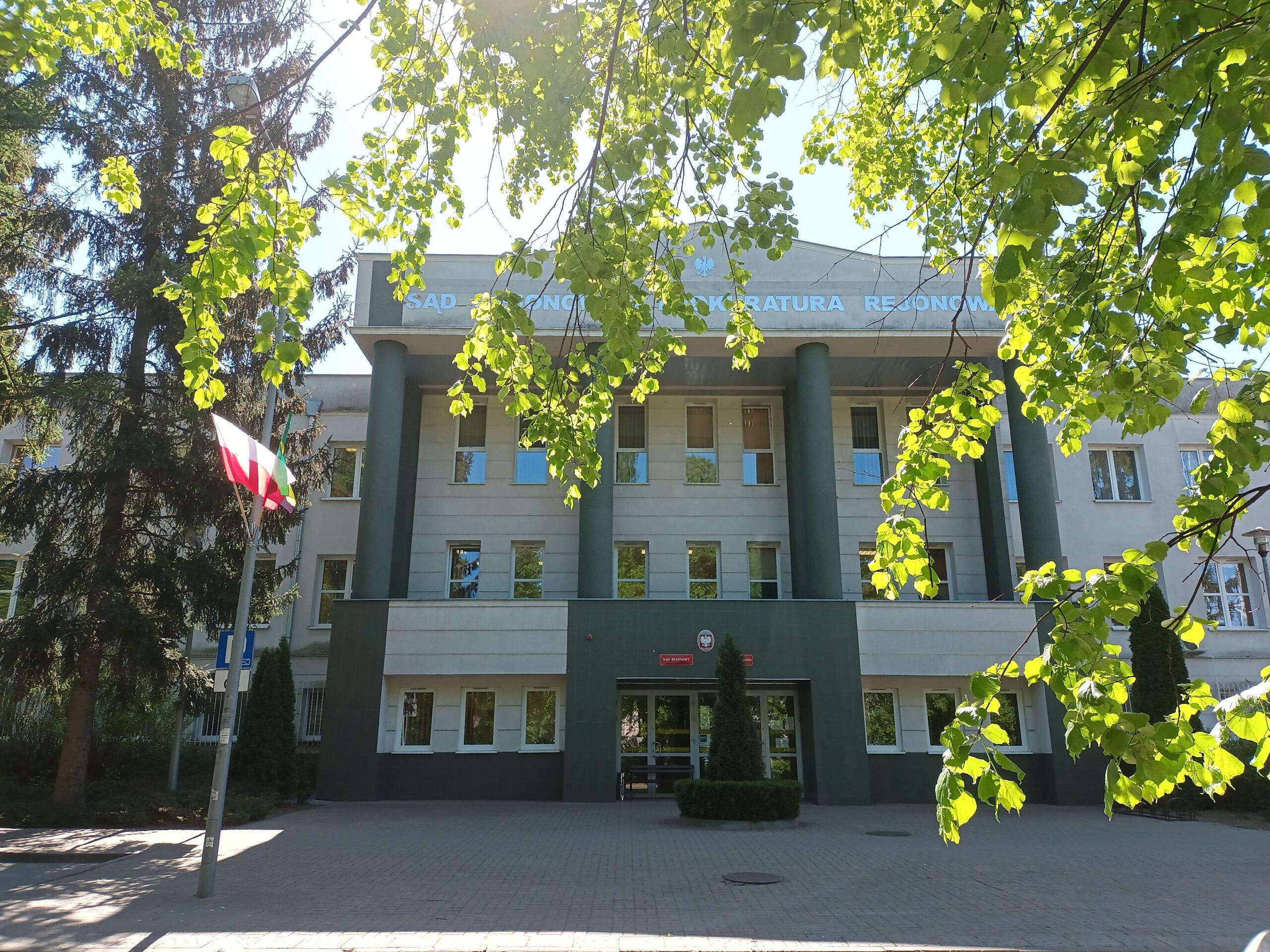 Budynek z napisem Sąd Rejonowy i Prokuratora Rejonowa