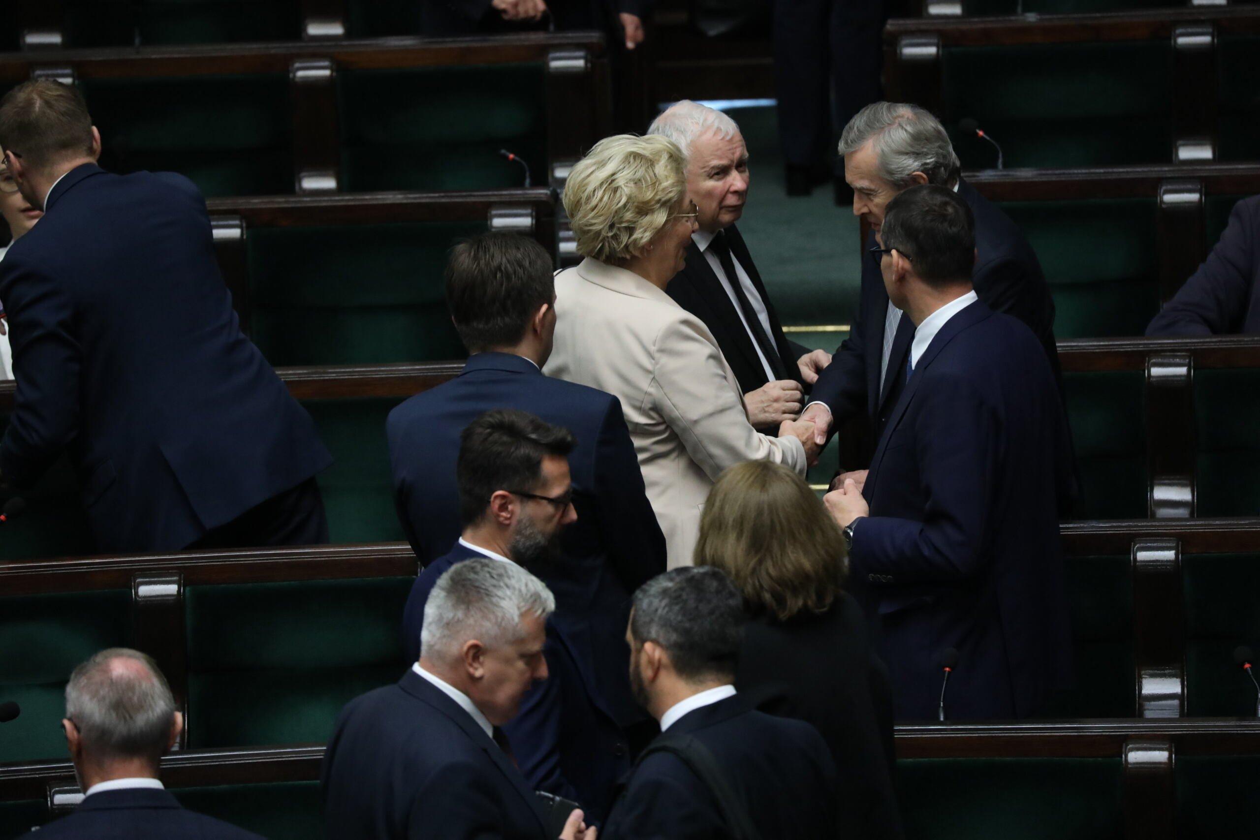 Jarosław Kaczyński i Prawo I Sprawiedliwość chcą przedłużenia kadencji samorządów do wiosny 2024 roku