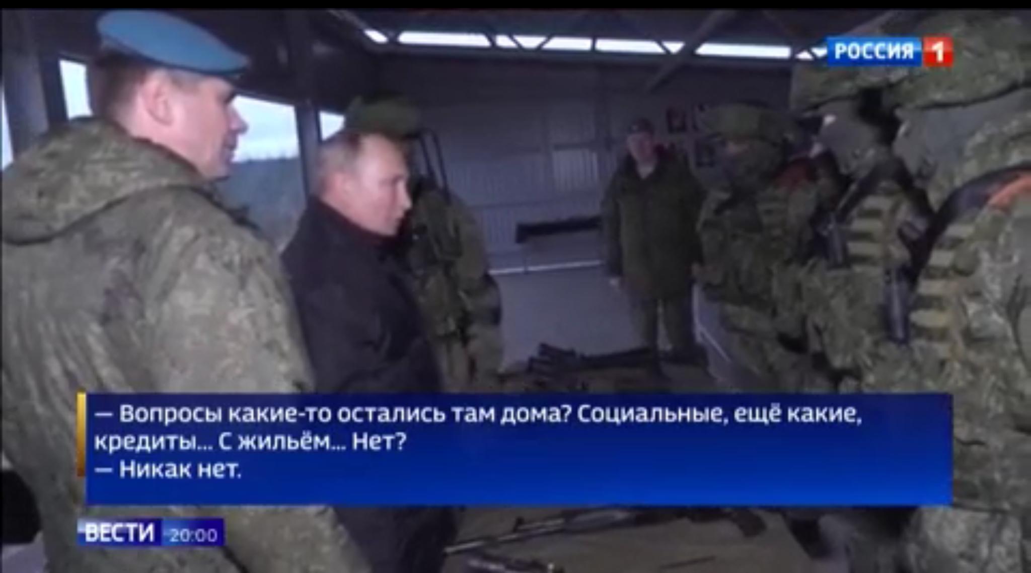 Putin przed szeregiem żołnierzy