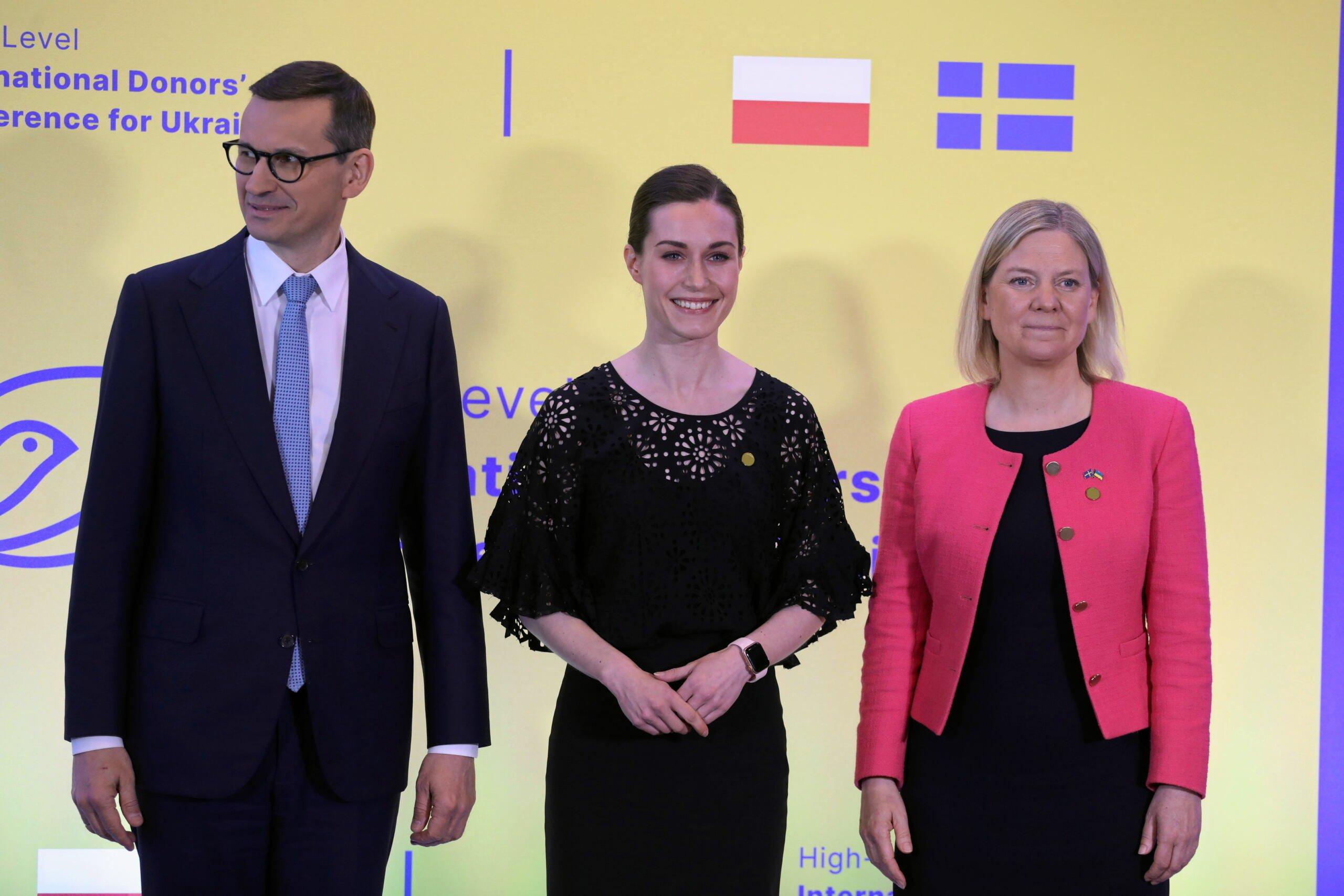 obom siebie stoją premier Polski, premierka Finlandii i premierka Szwecji