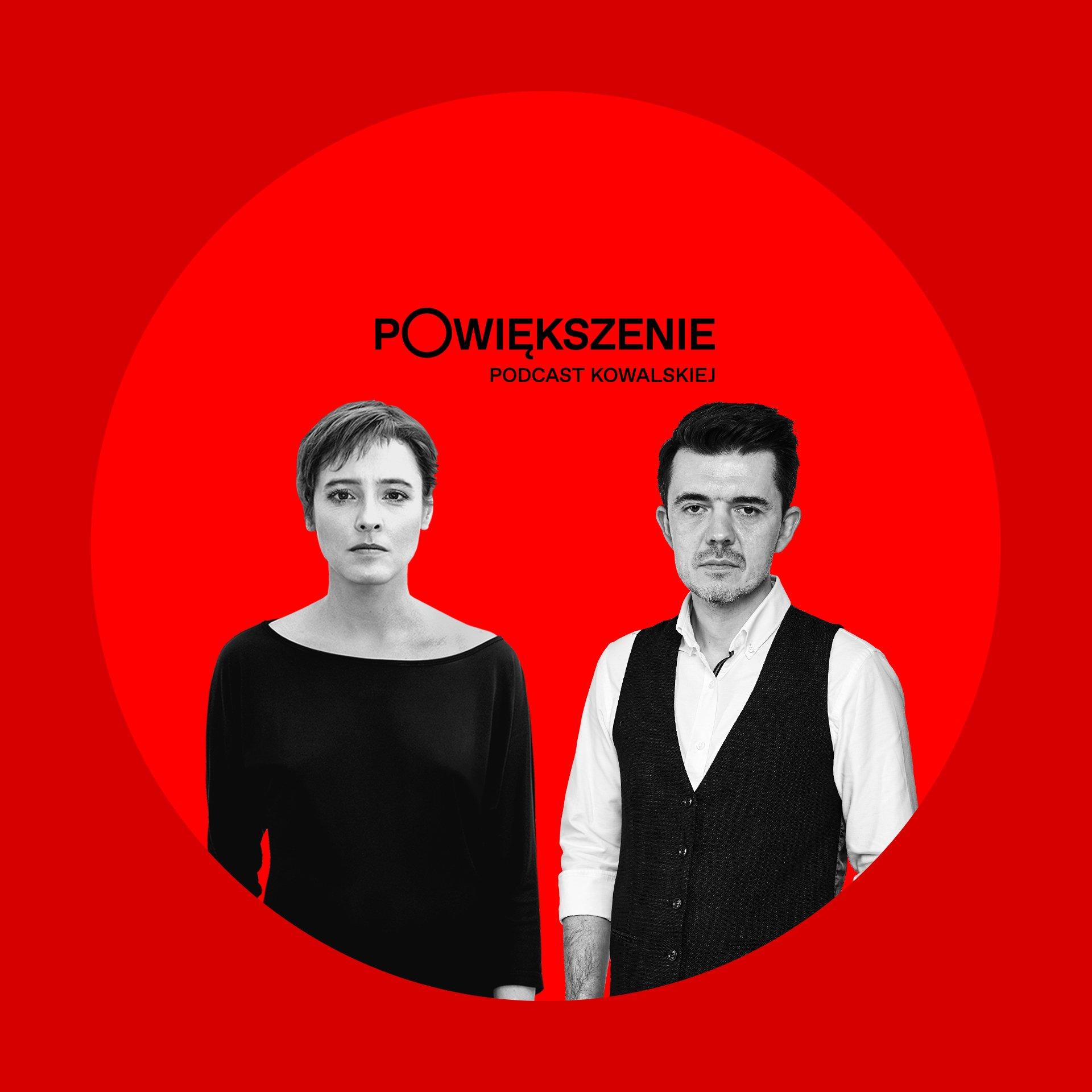 Okładka podcastu Powiększenie: Agata Kowalska i Witold Głowacki na tle czerwieni